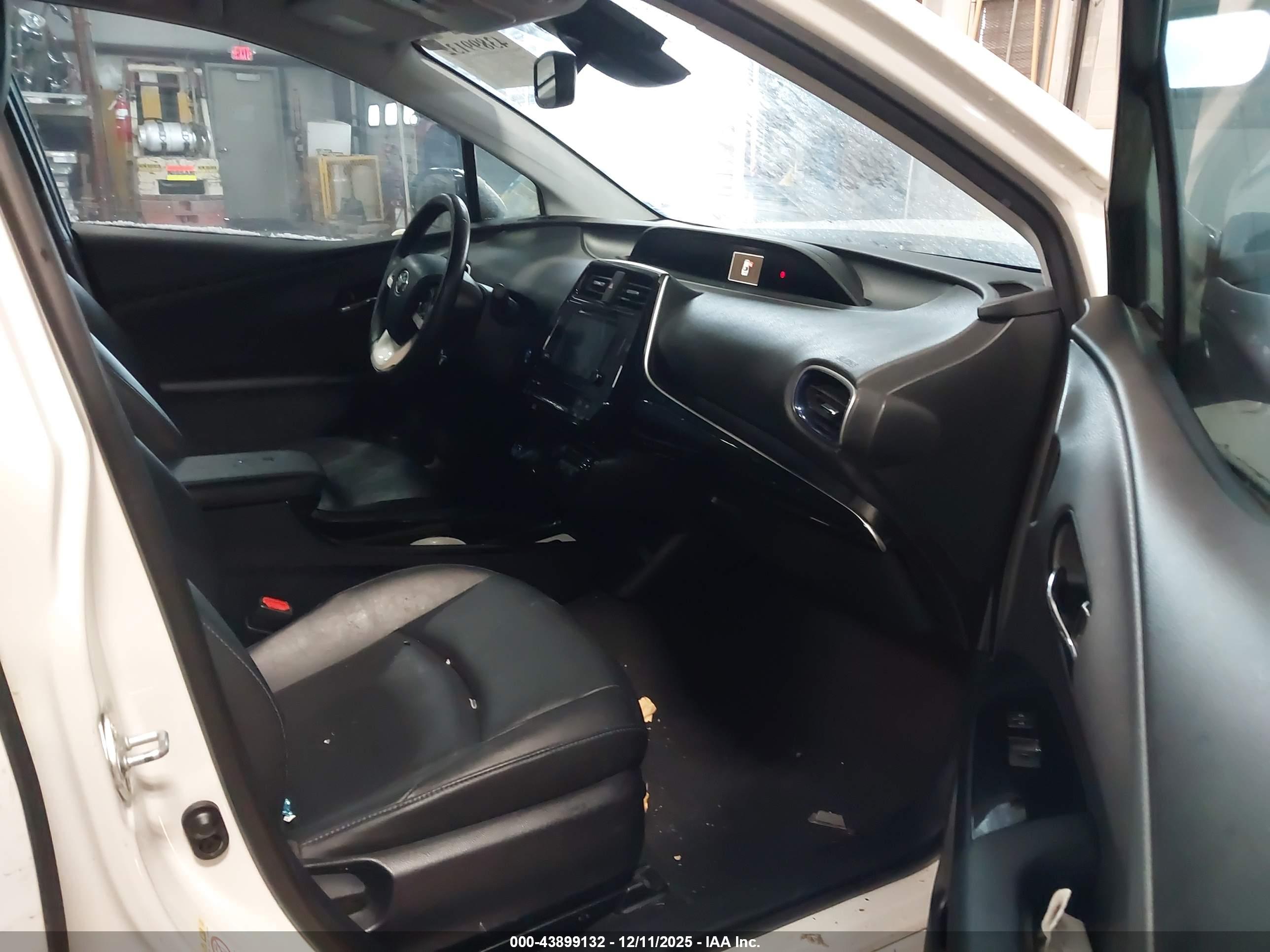 TOYOTA PRIUS image 5