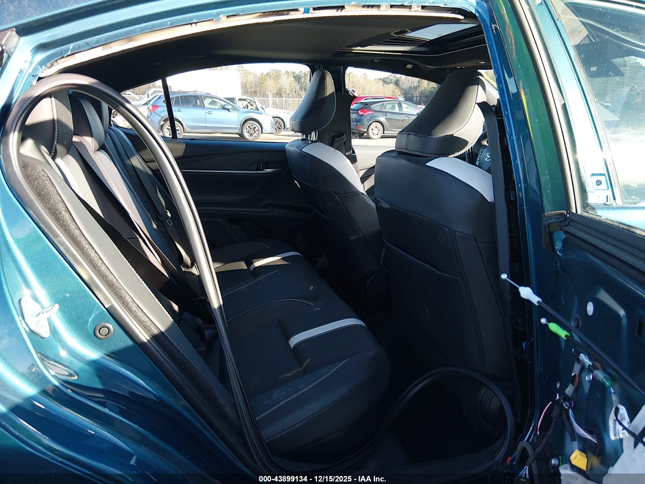 TOYOTA CAMRY image 8