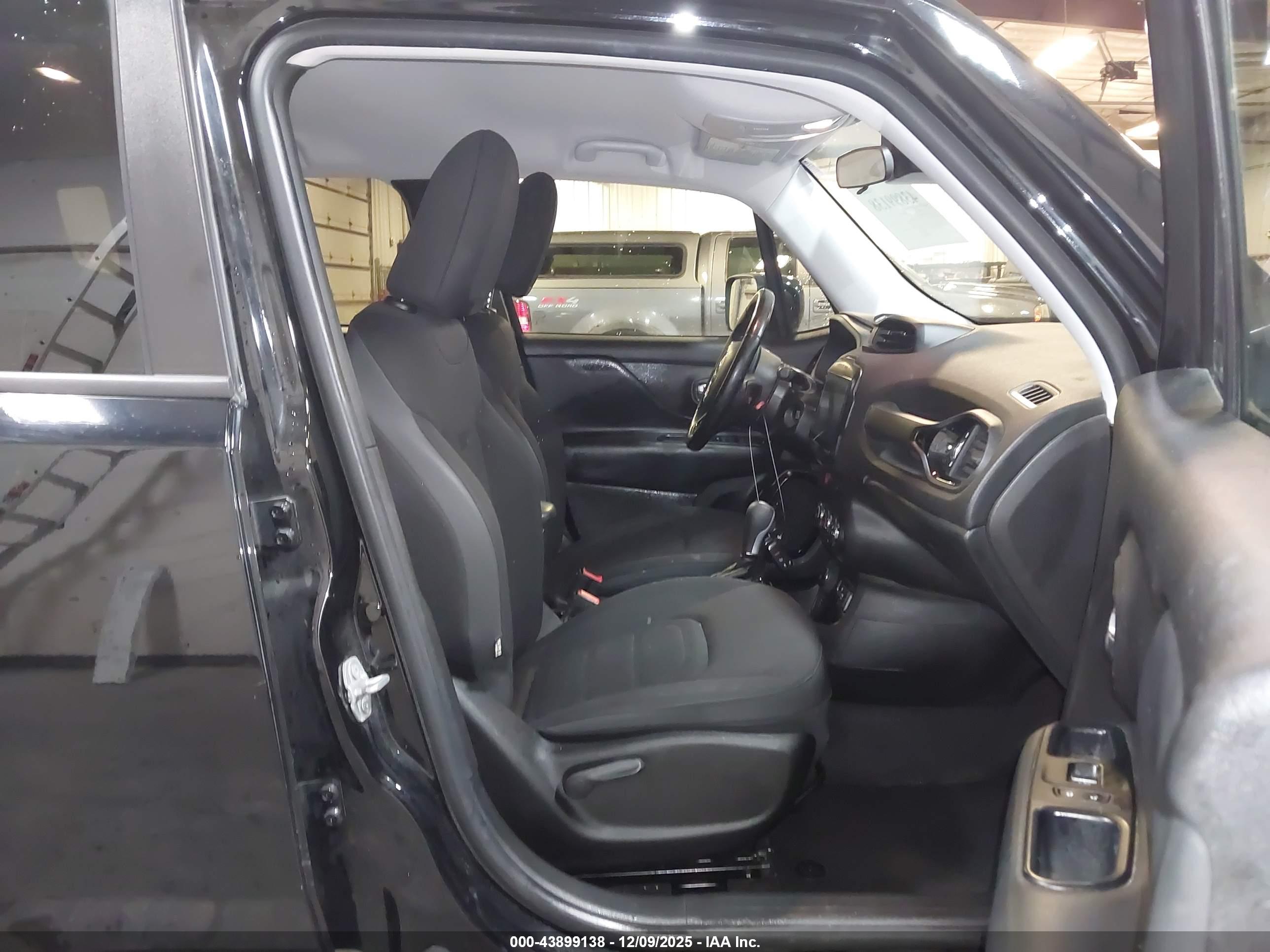 JEEP RENEGADE image 5