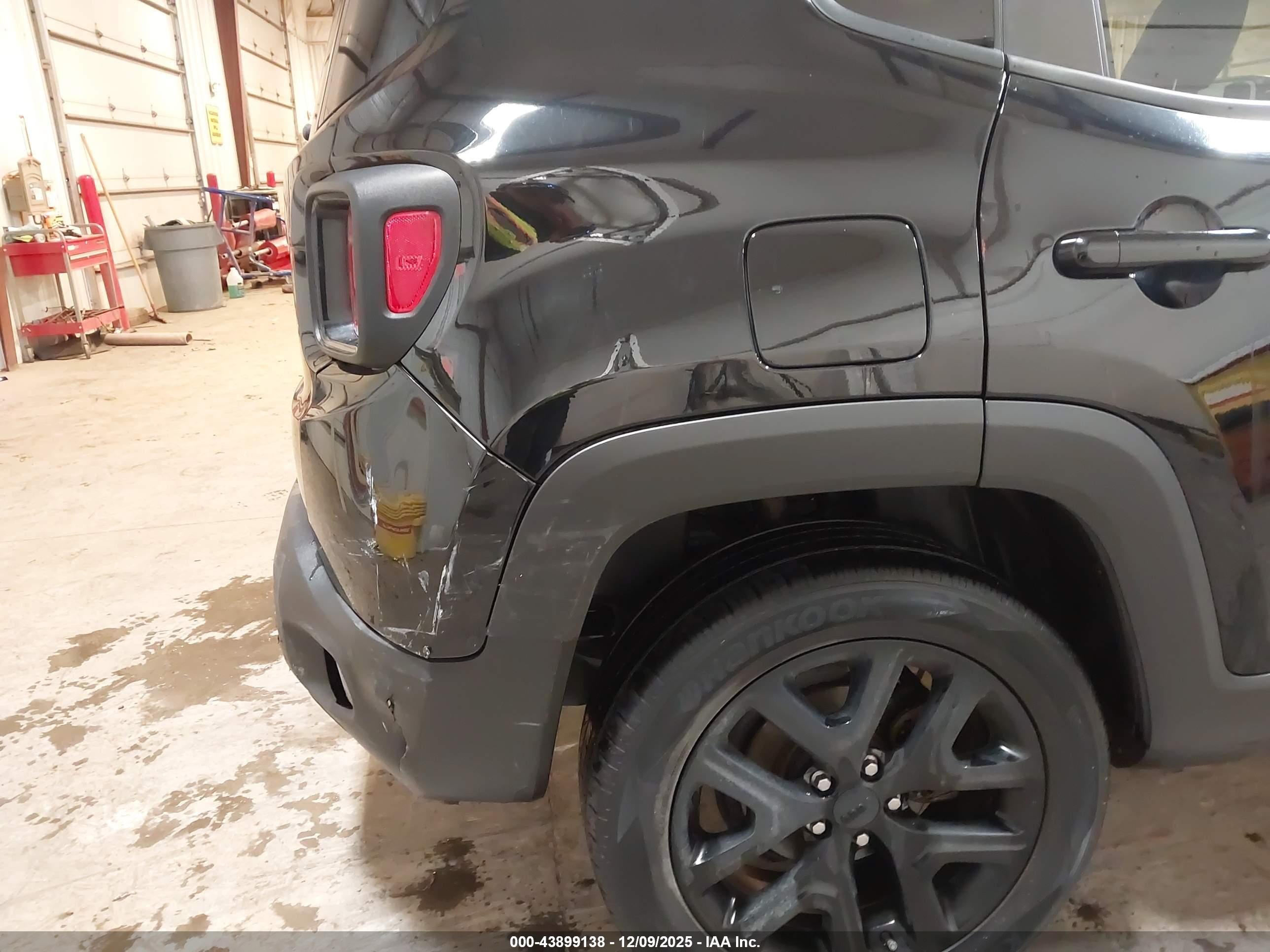 JEEP RENEGADE image 6
