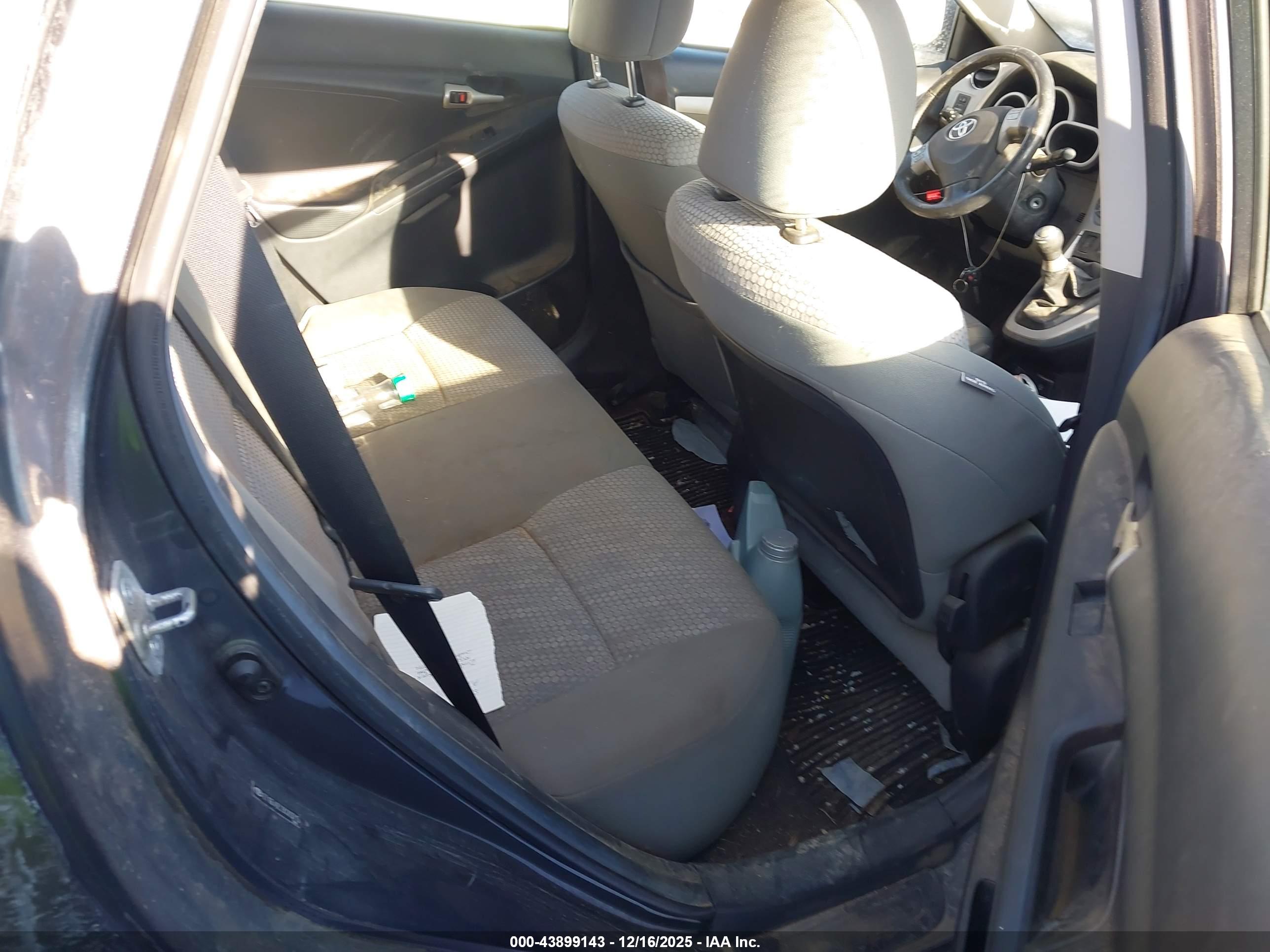TOYOTA MATRIX image 8