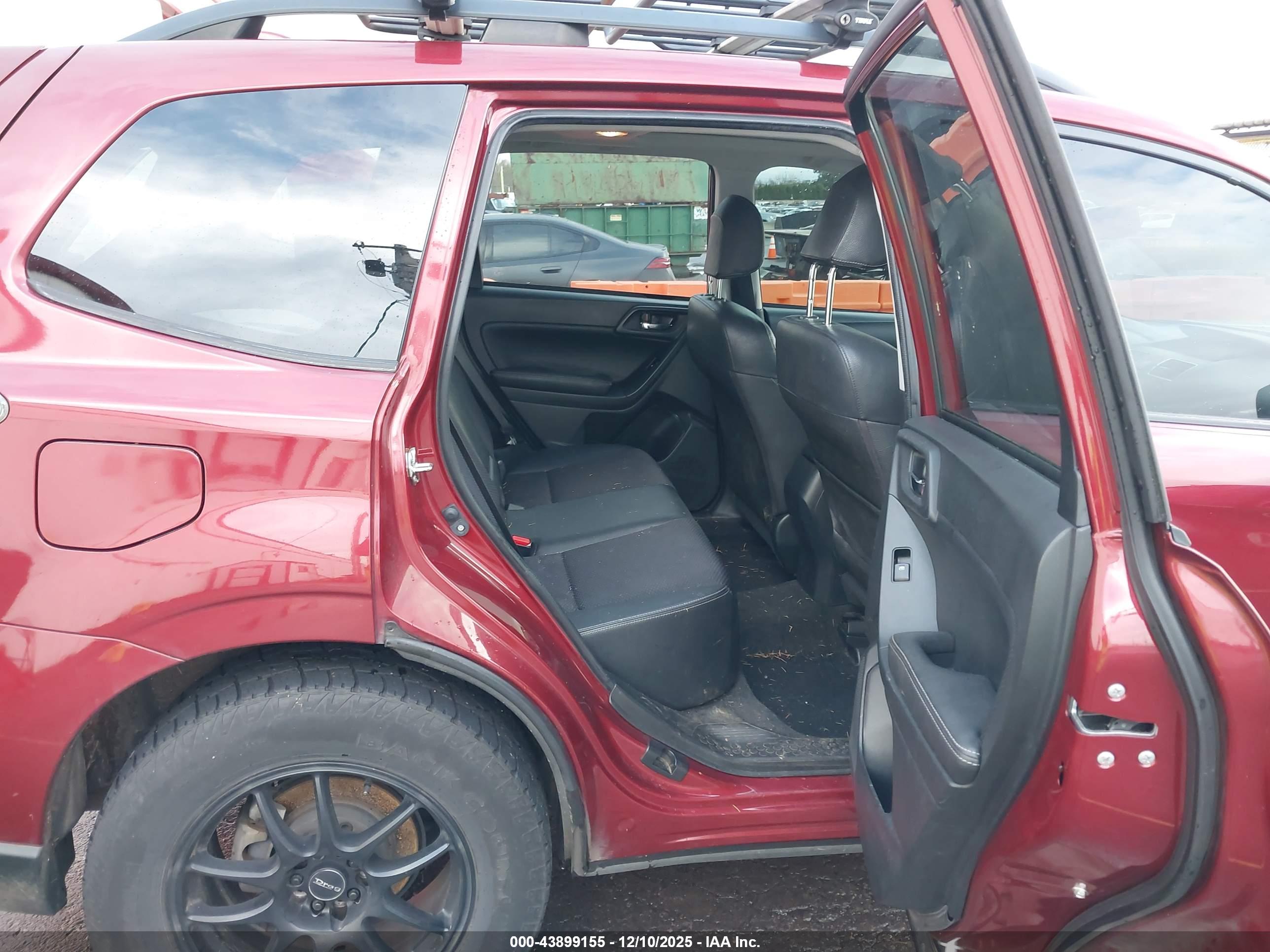 SUBARU FORESTER image 8