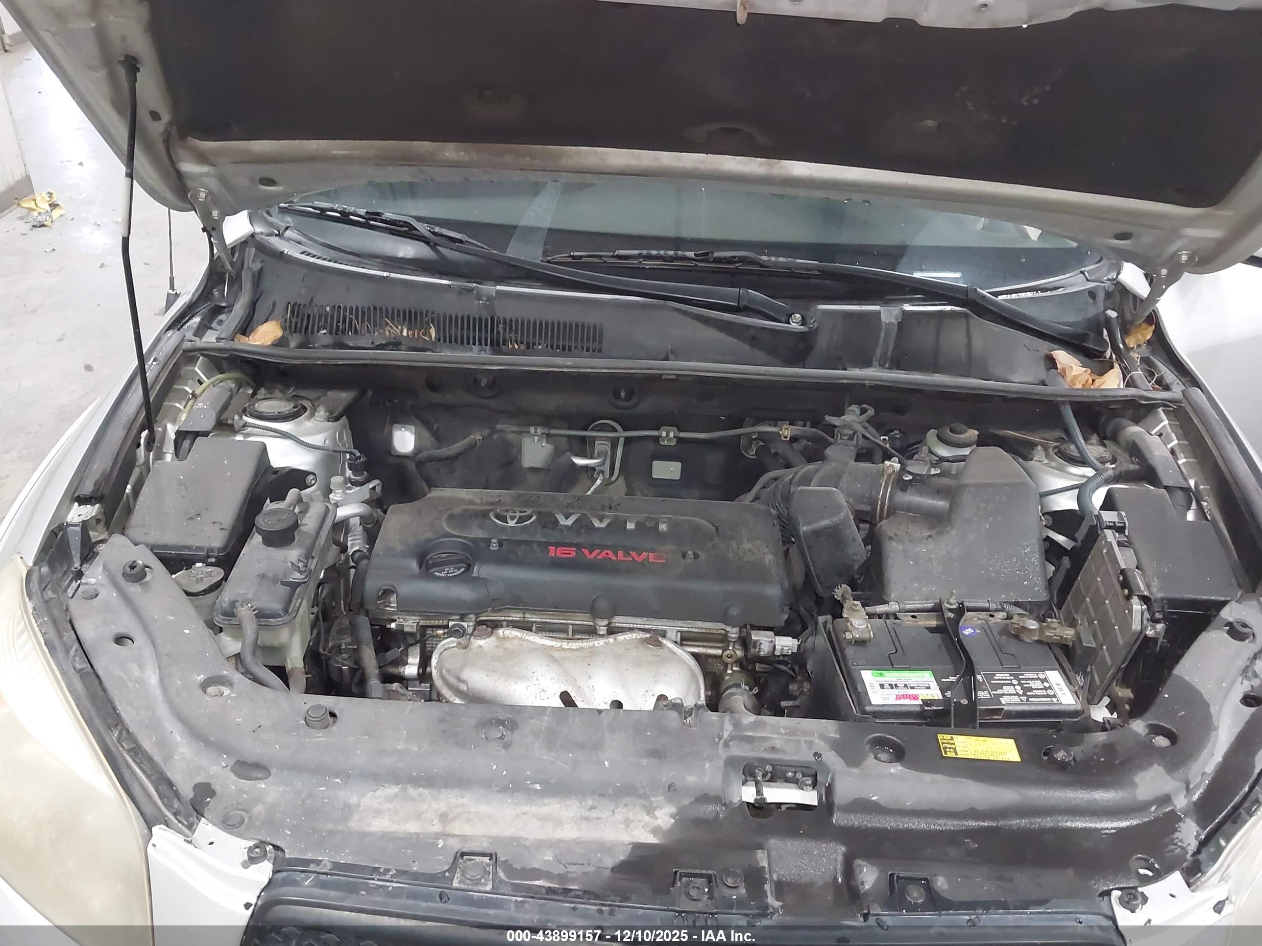 TOYOTA RAV4 image 10