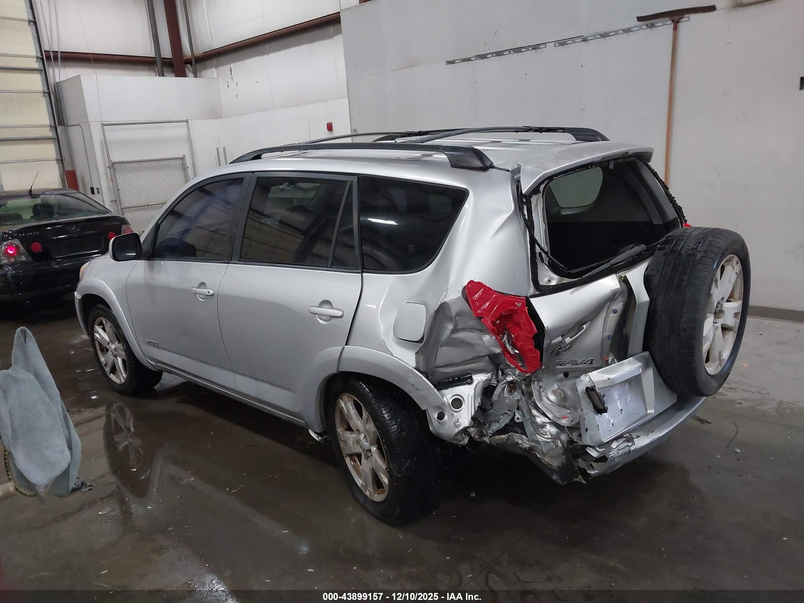 TOYOTA RAV4 image 3