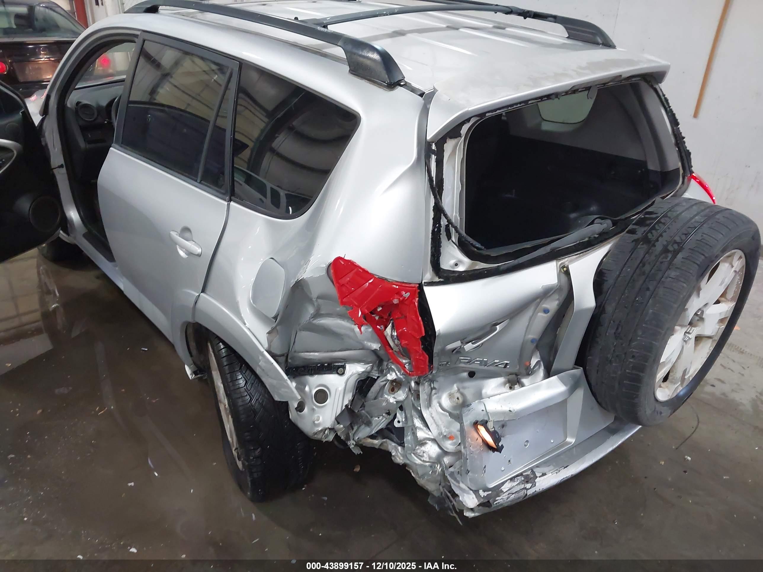 TOYOTA RAV4 image 6
