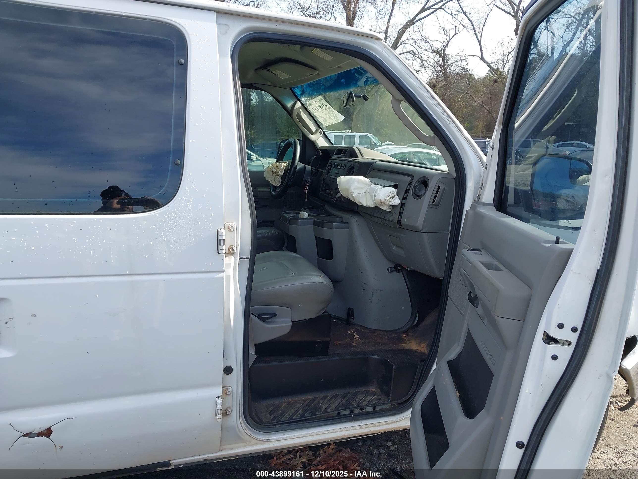 FORD E-250 image 5