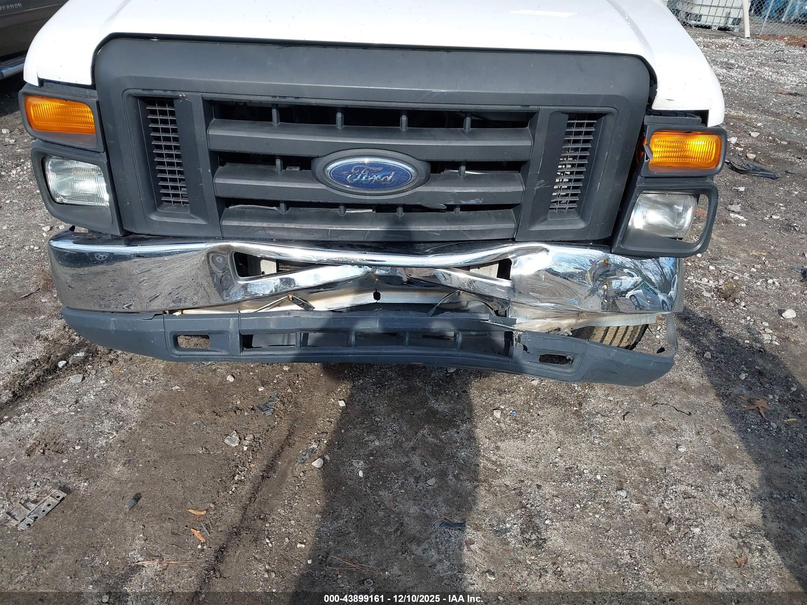 FORD E-250 image 6