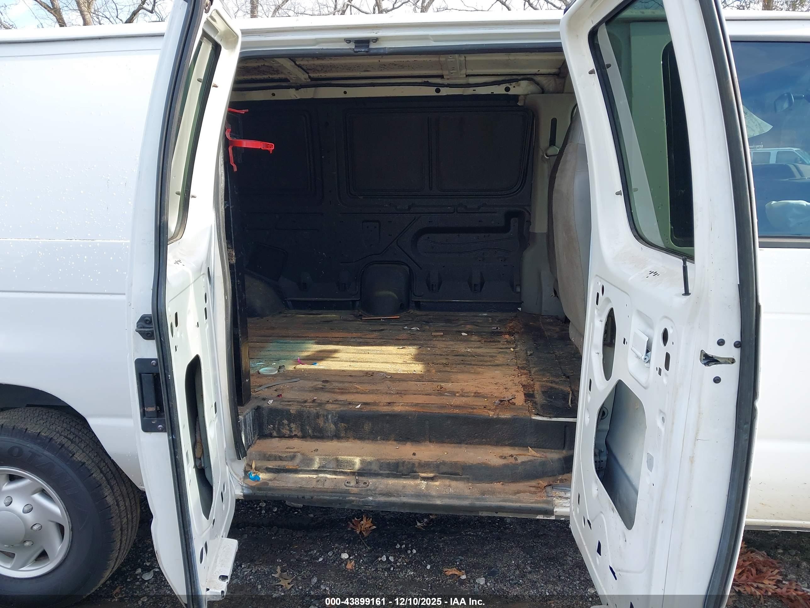 FORD E-250 image 8