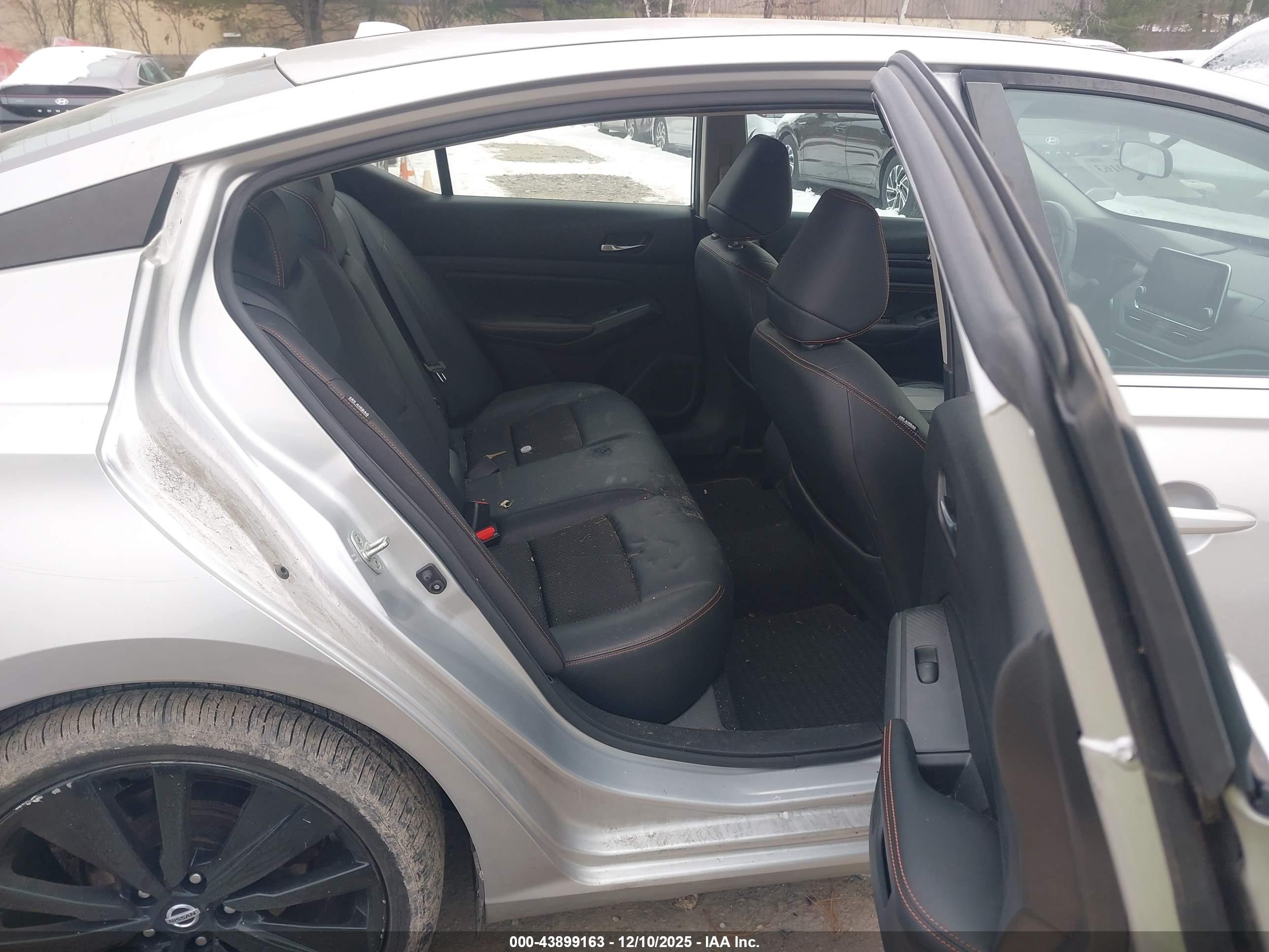 NISSAN ALTIMA image 8