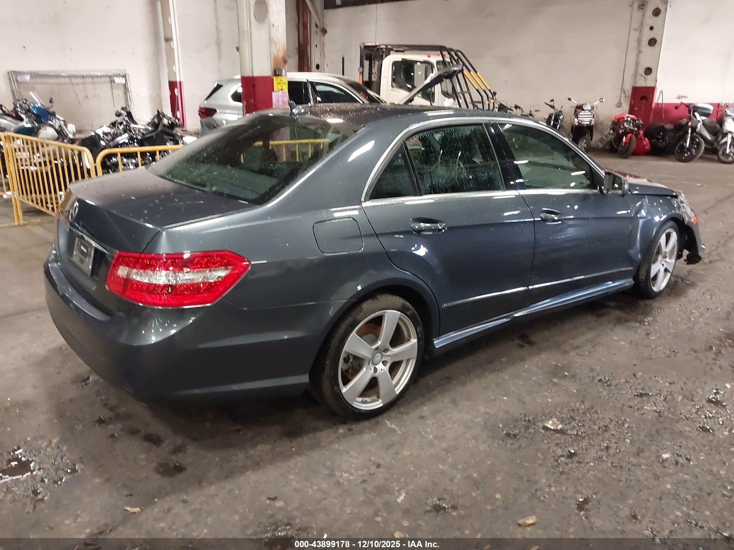 MERCEDES-BENZ E image 4