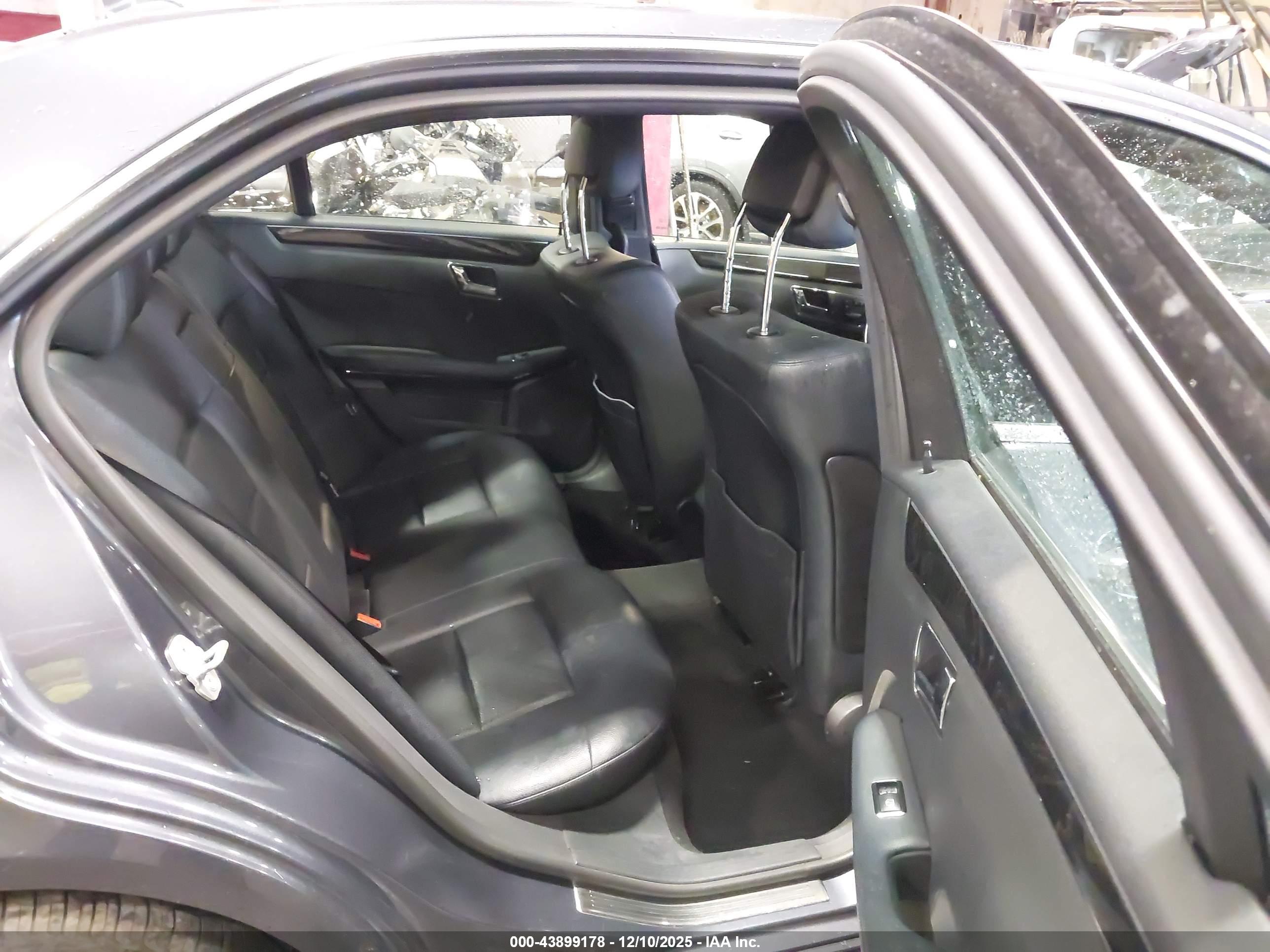 MERCEDES-BENZ E image 8