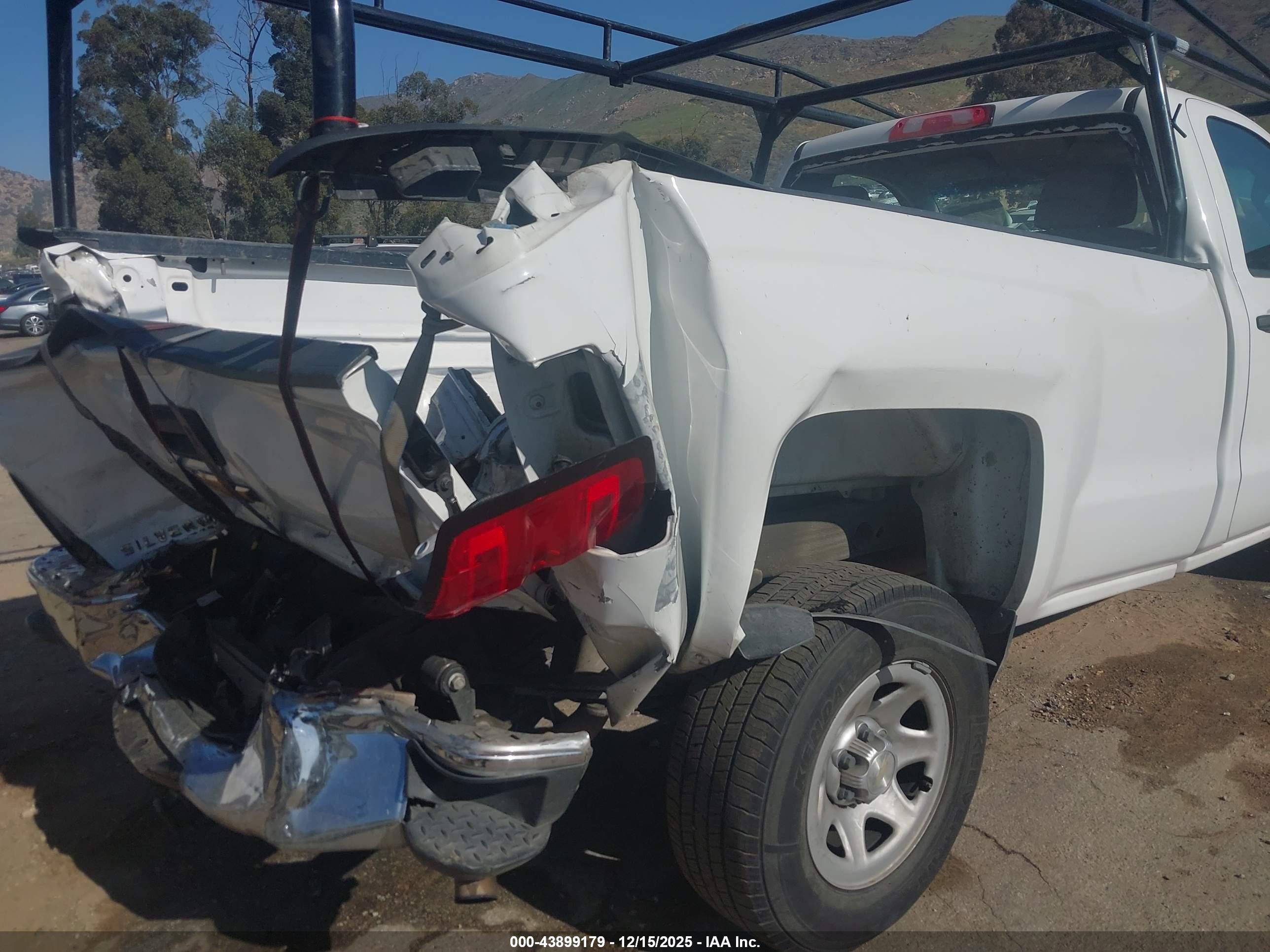 CHEVROLET SILVERADO image 6