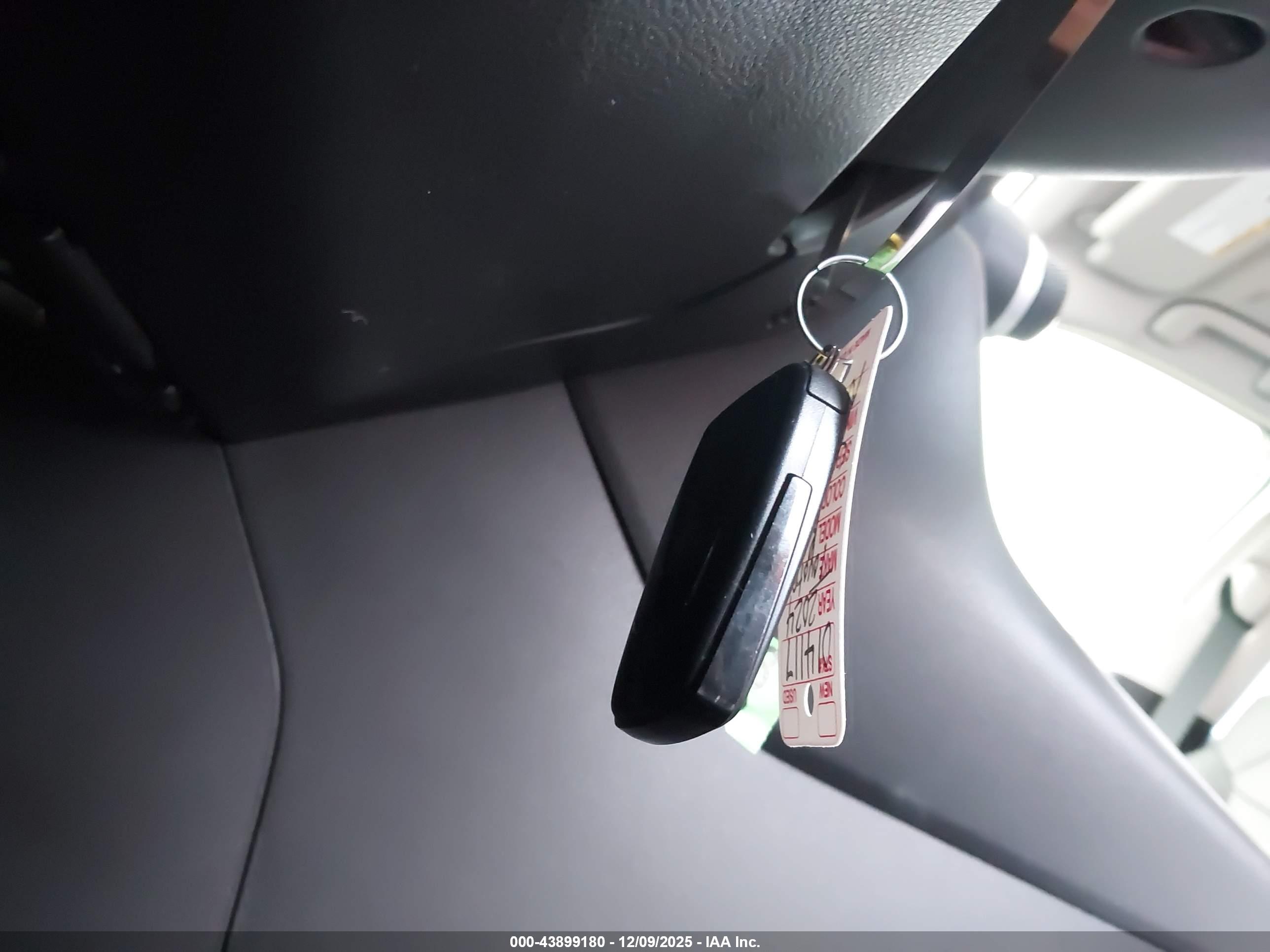 TOYOTA RAV4 image 11