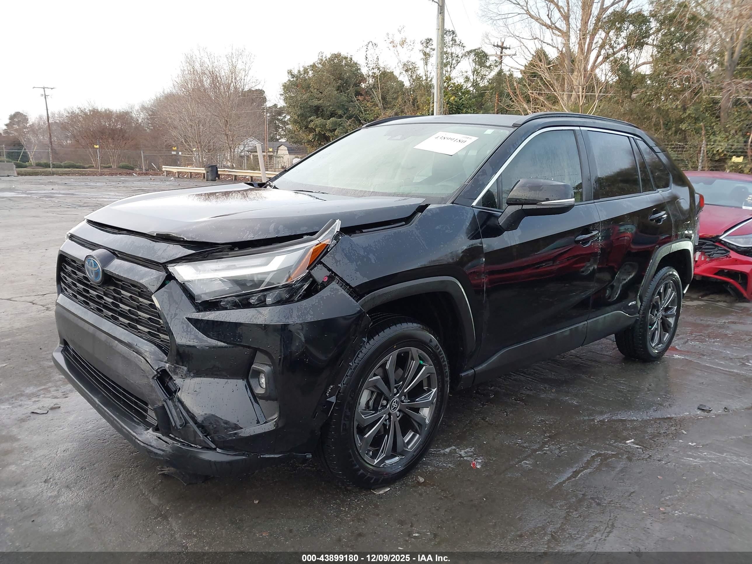 TOYOTA RAV4 image 2
