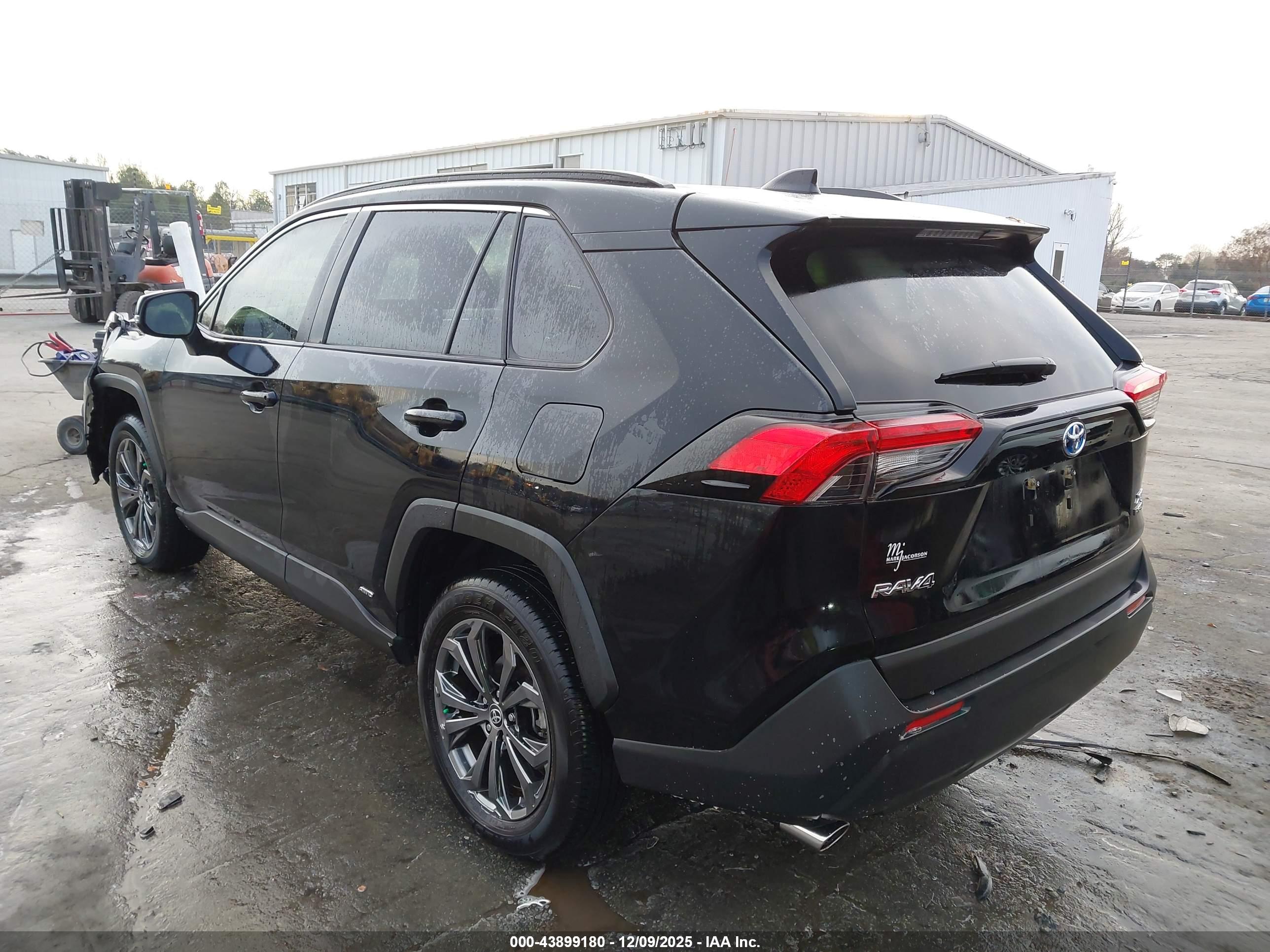 TOYOTA RAV4 image 3
