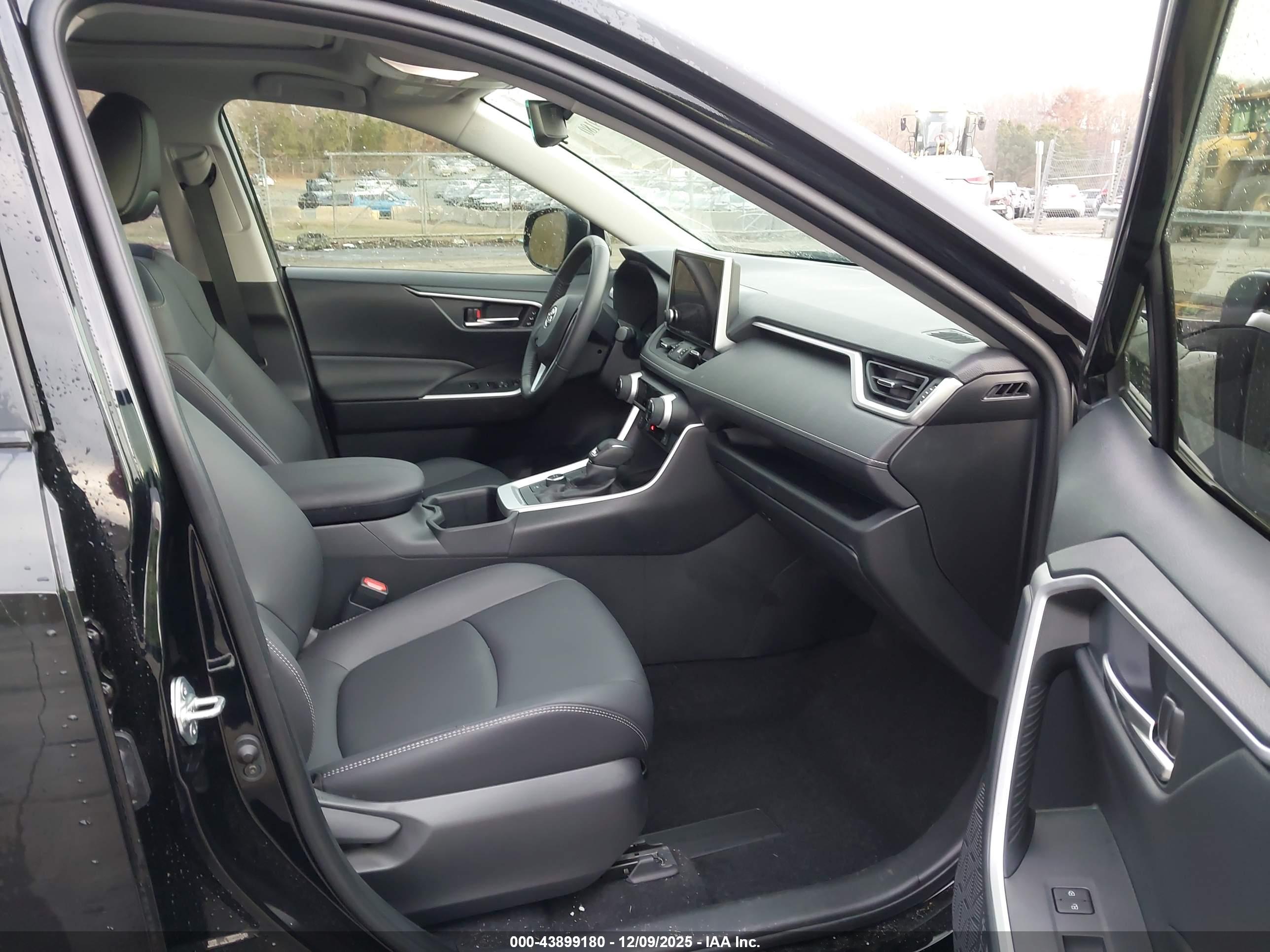 TOYOTA RAV4 image 5