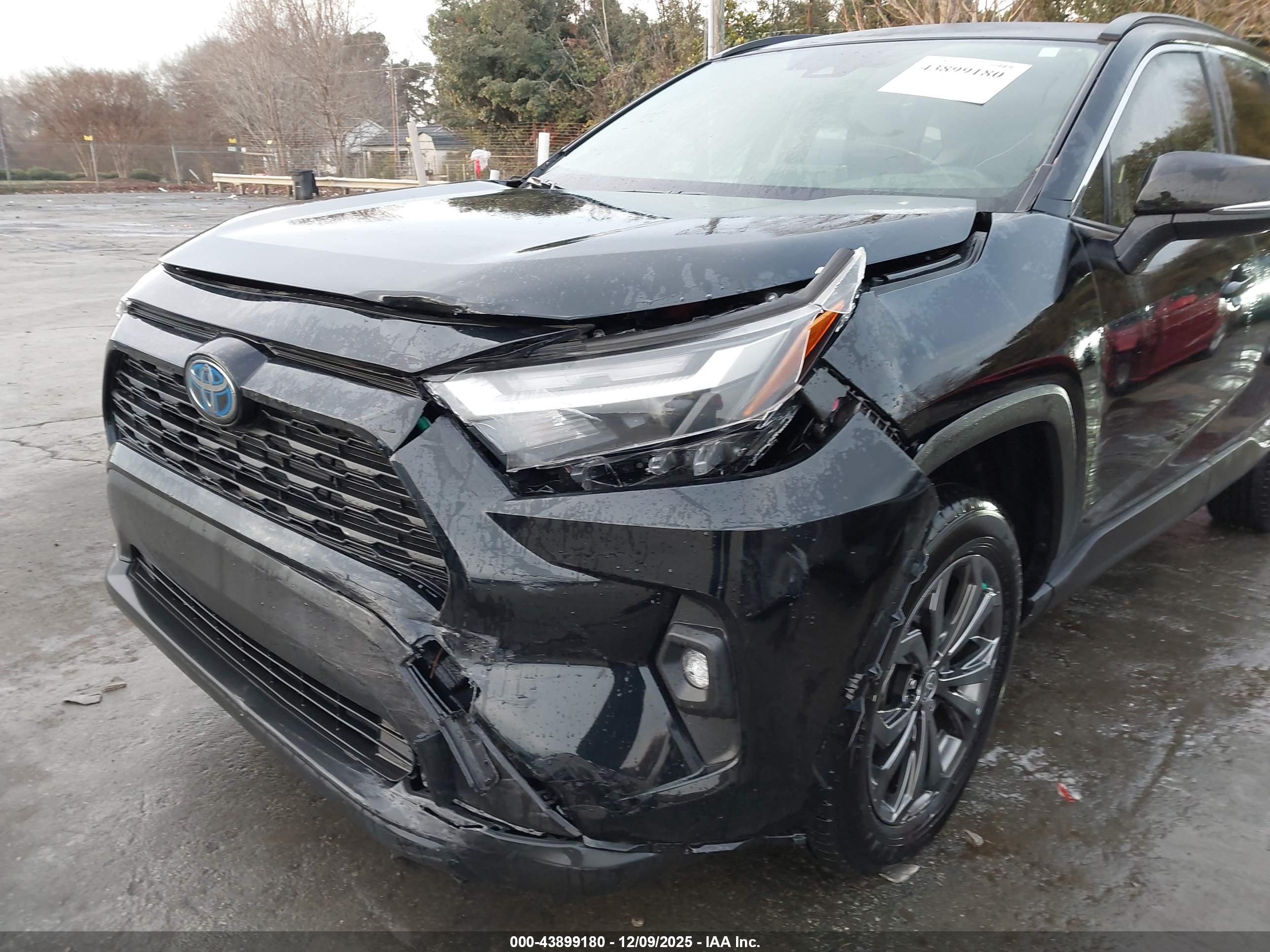 TOYOTA RAV4 image 6