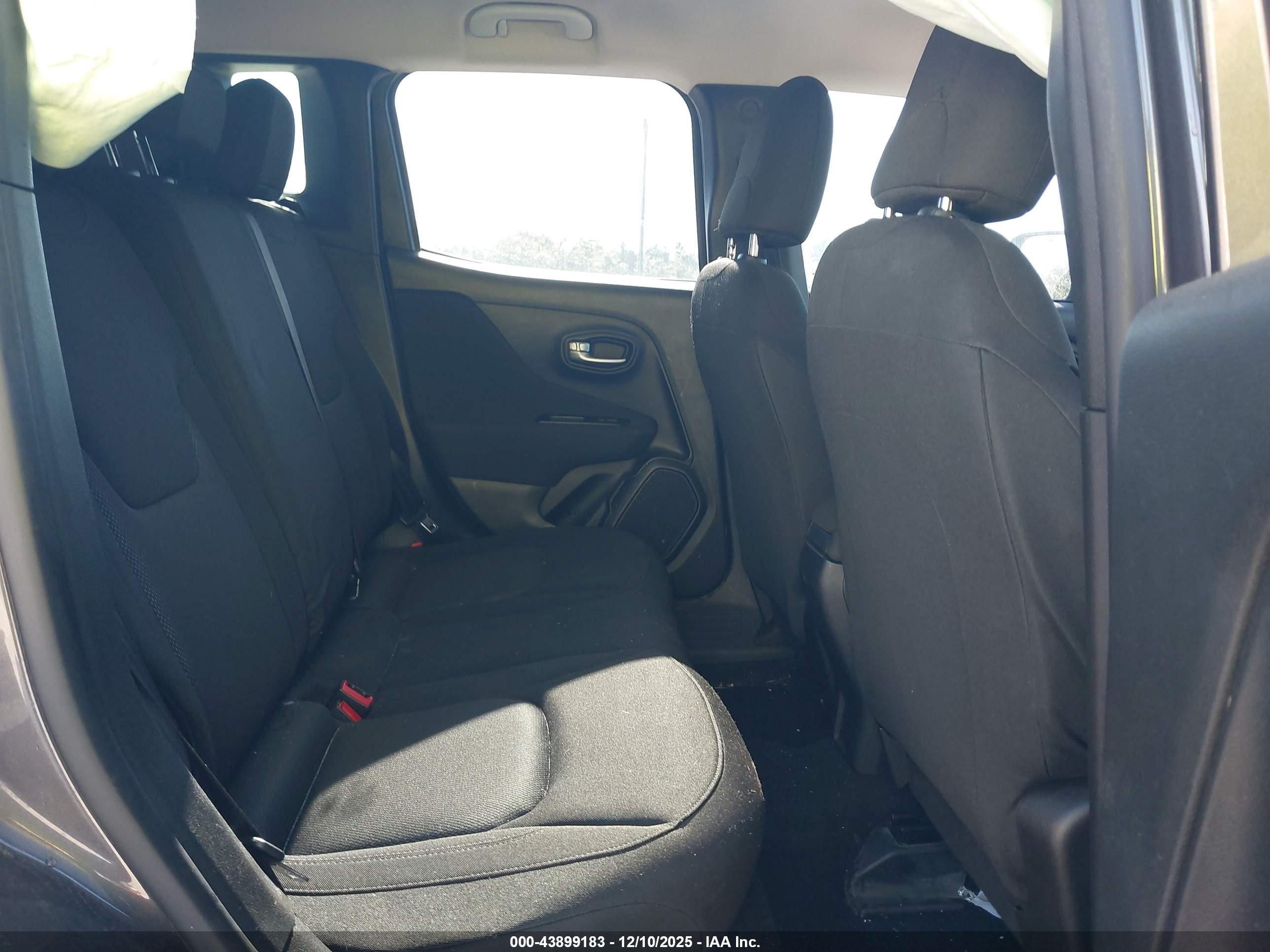 JEEP RENEGADE image 8