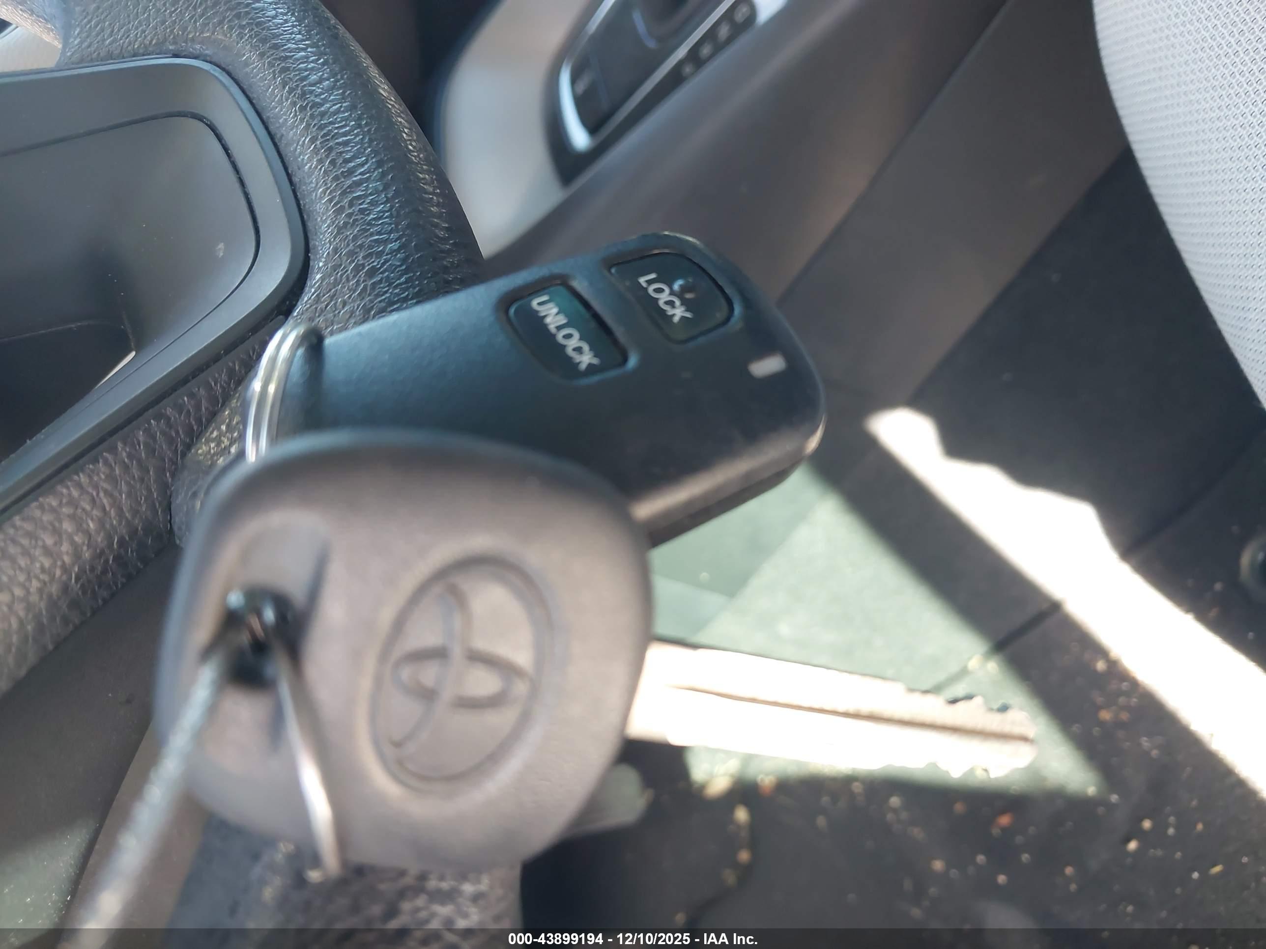 TOYOTA COROLLA image 11