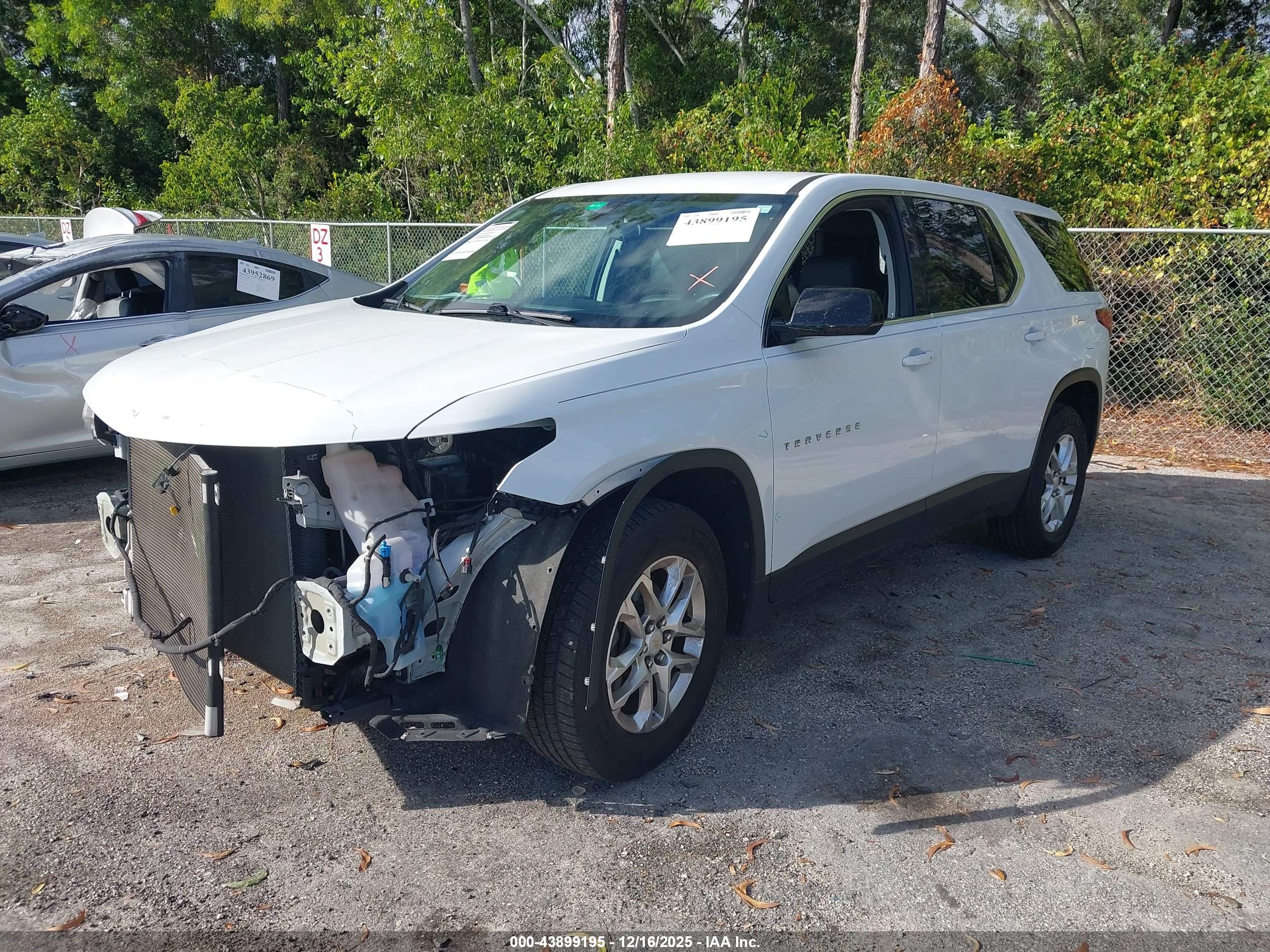 CHEVROLET TRAVERSE image 2