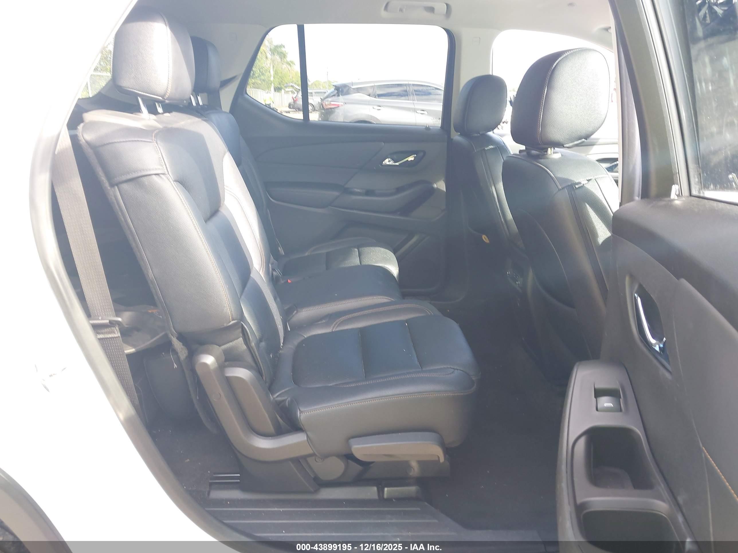 CHEVROLET TRAVERSE image 8