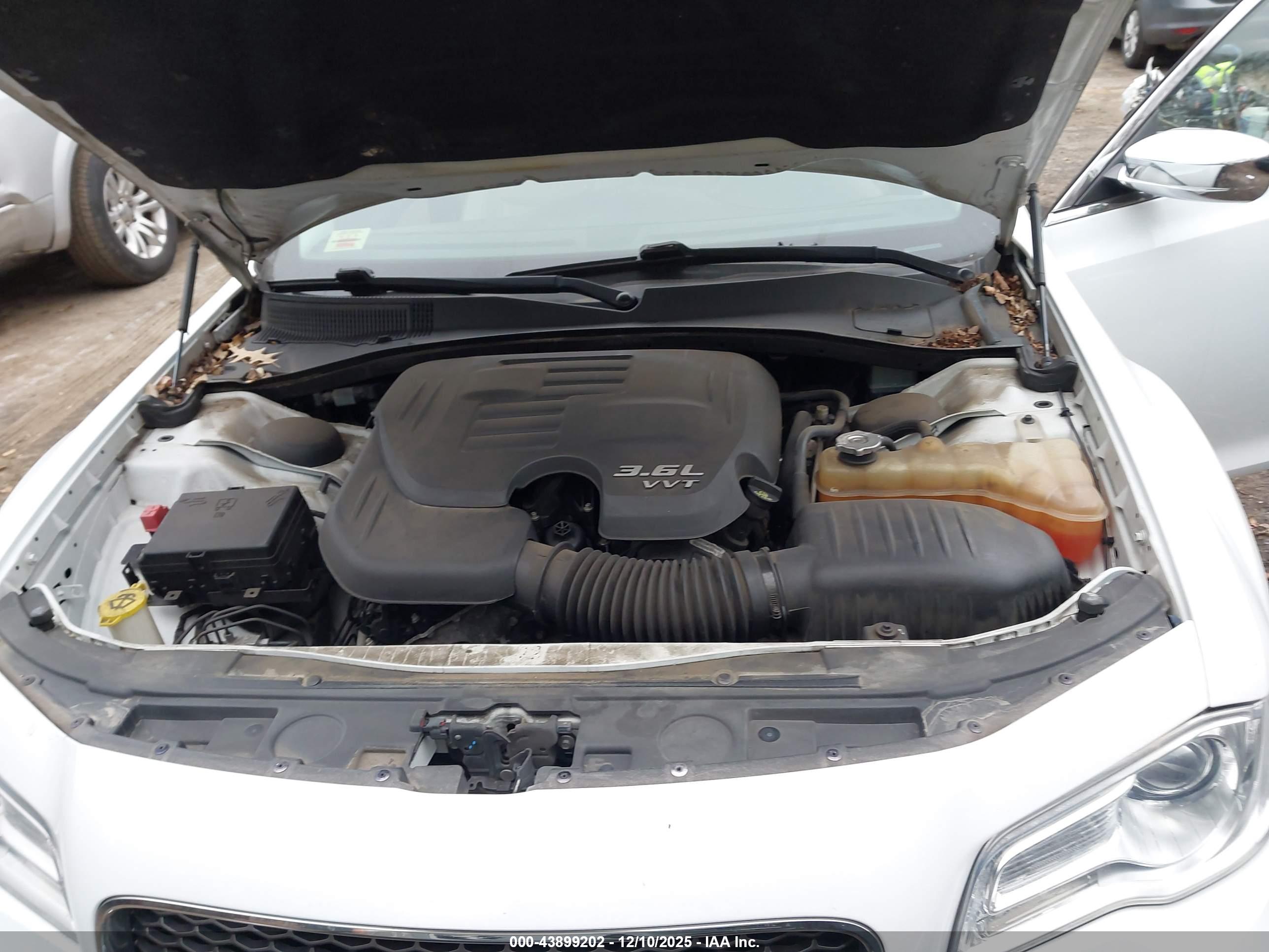 CHRYSLER 300C image 10