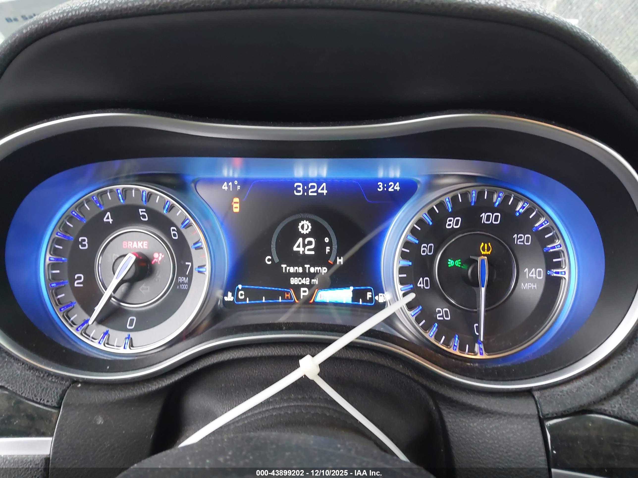 CHRYSLER 300C image 7