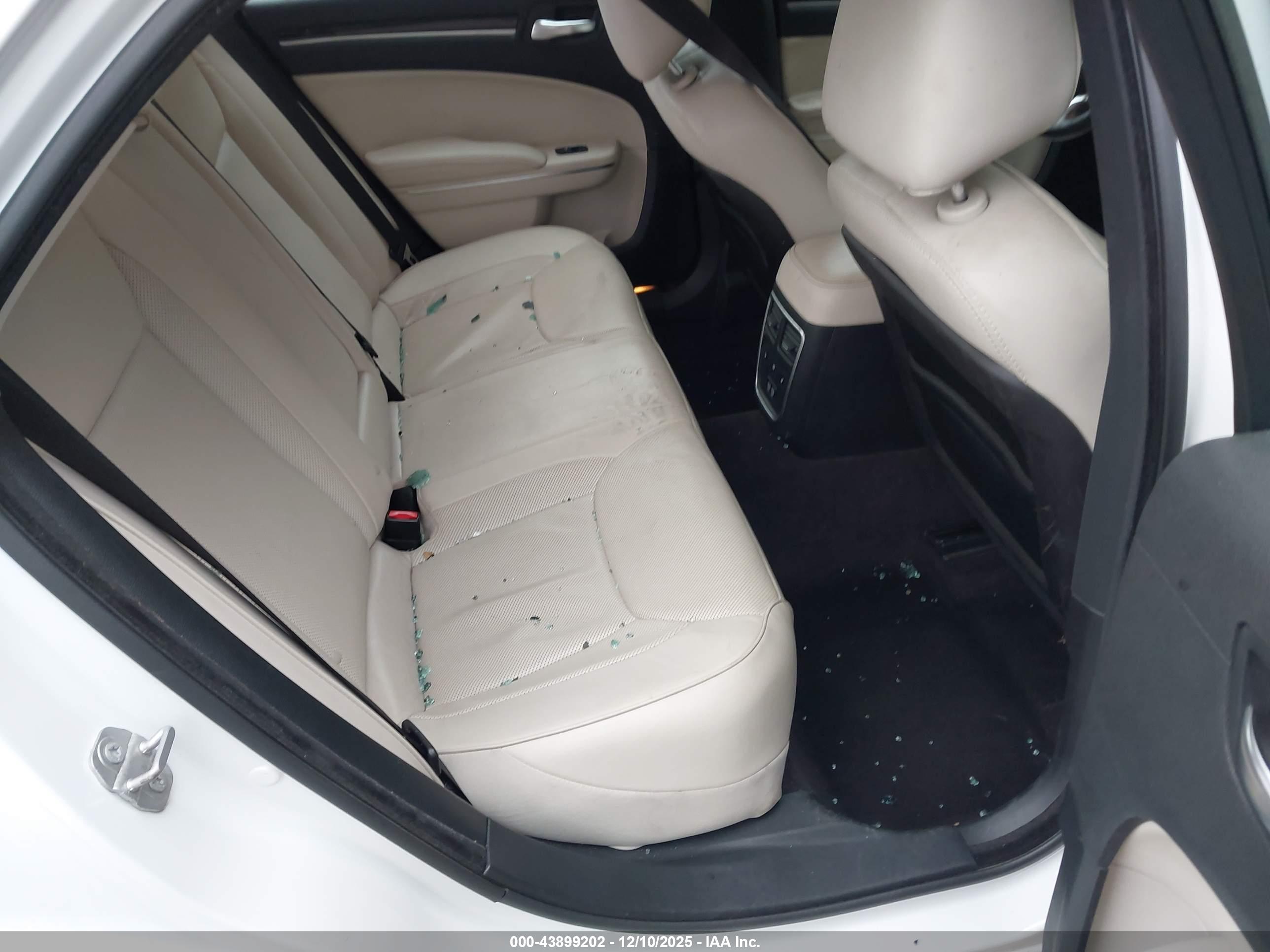 CHRYSLER 300C image 8