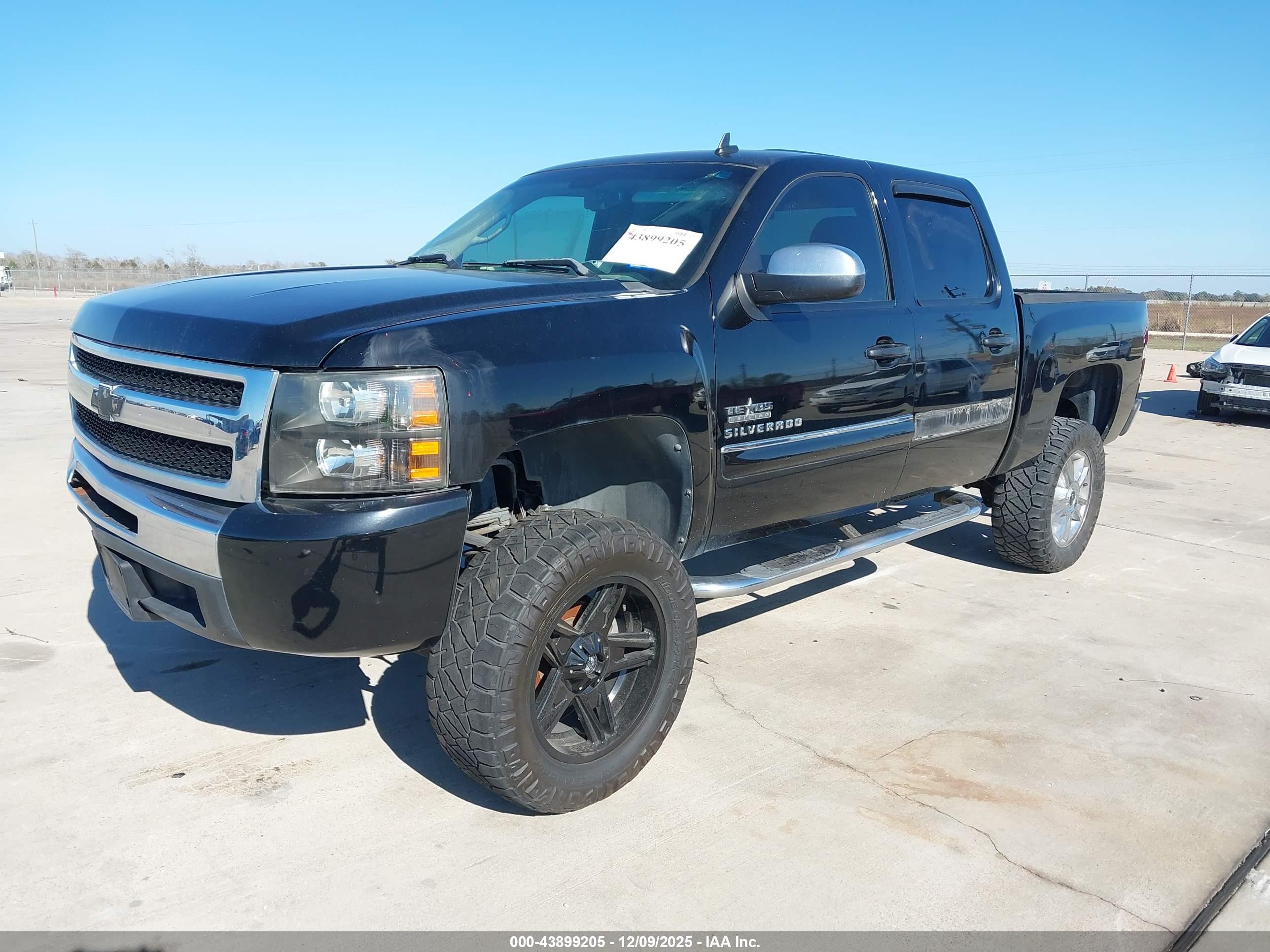 CHEVROLET SILVERADO image 2