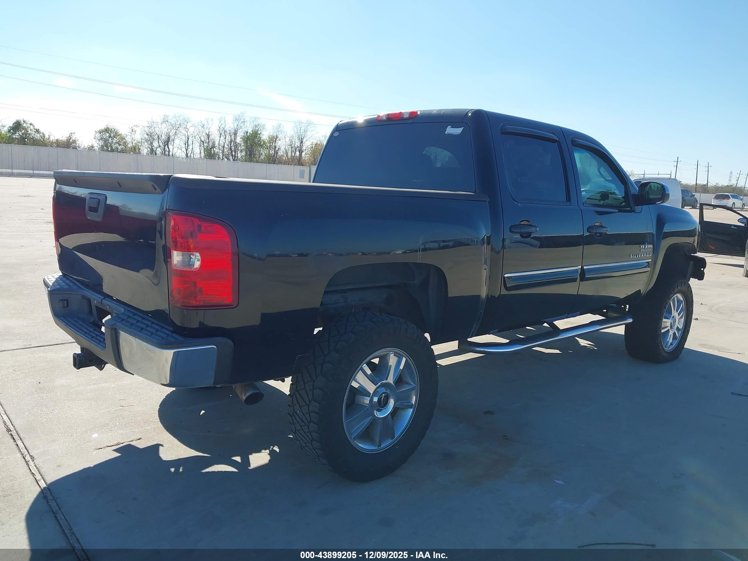 CHEVROLET SILVERADO image 4