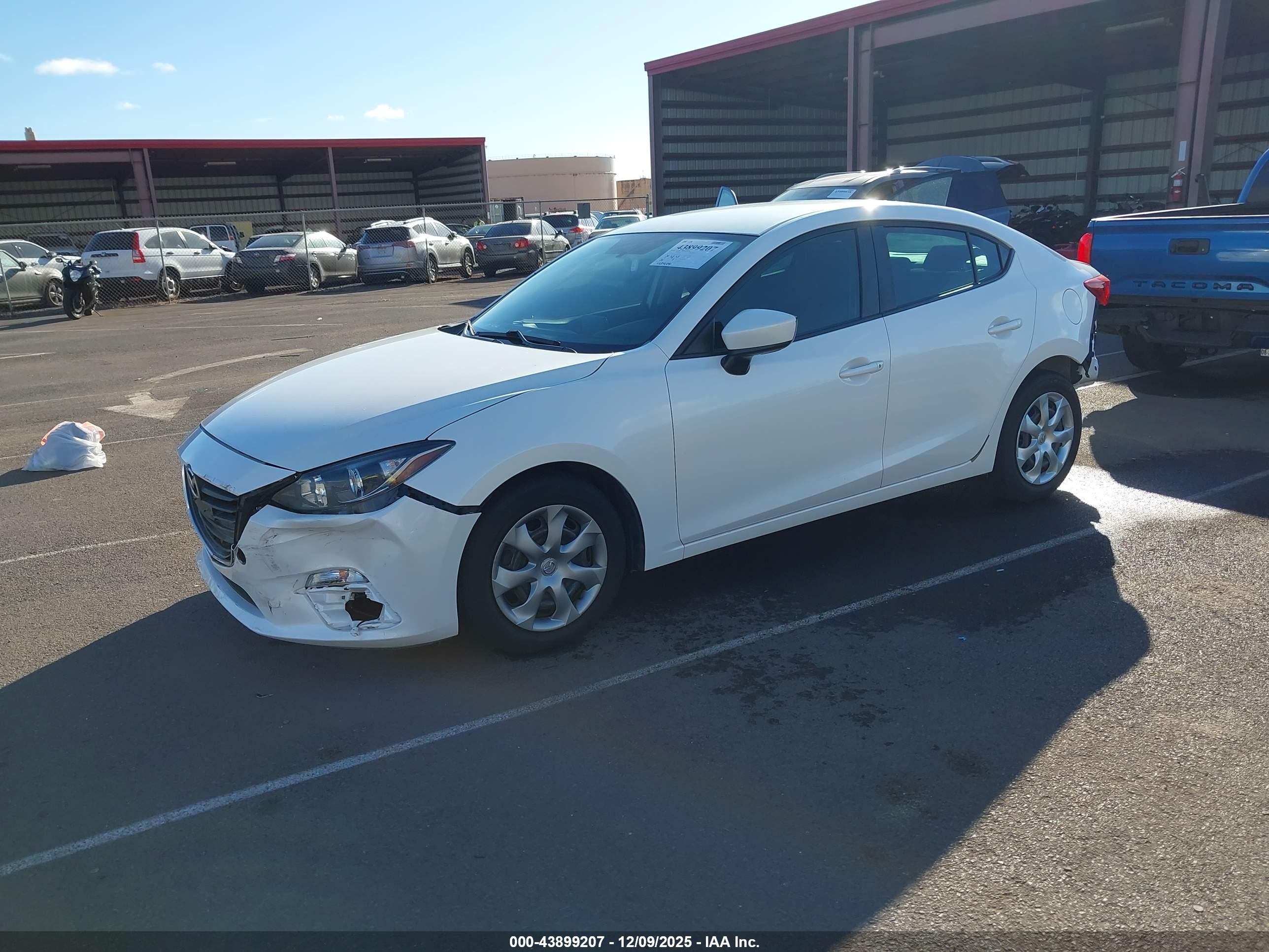 MAZDA MAZDA3 image 2
