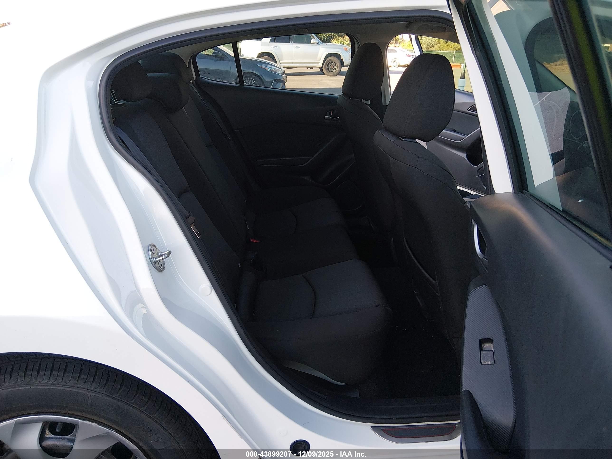 MAZDA MAZDA3 image 8