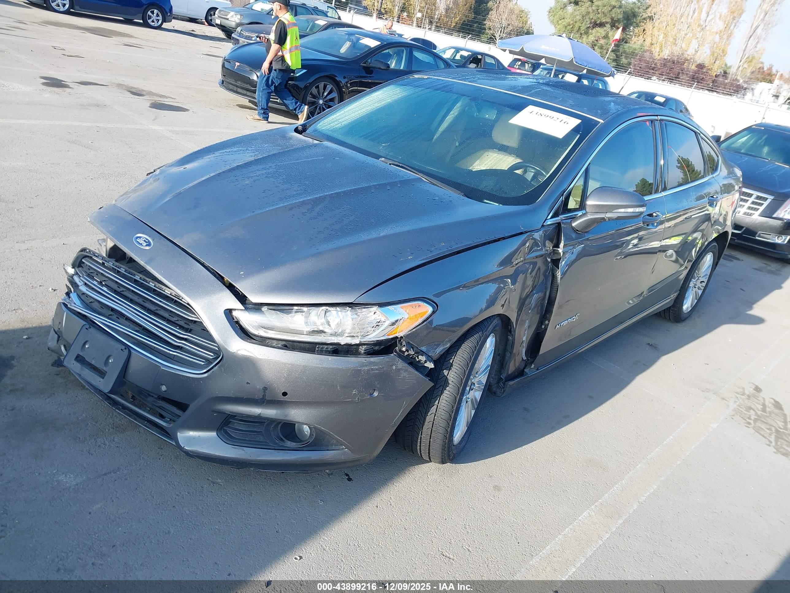 FORD FUSION image 2