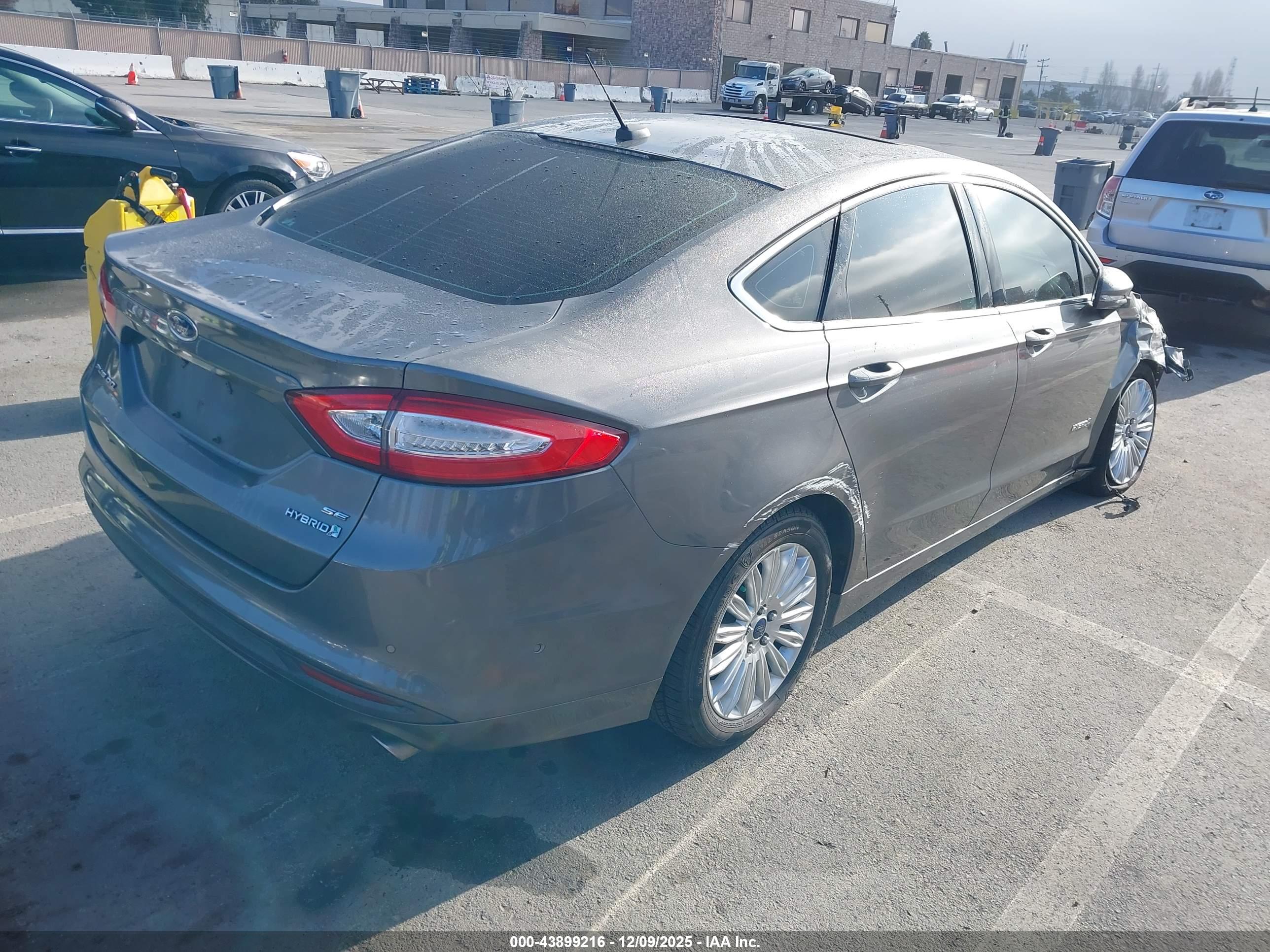 FORD FUSION image 4