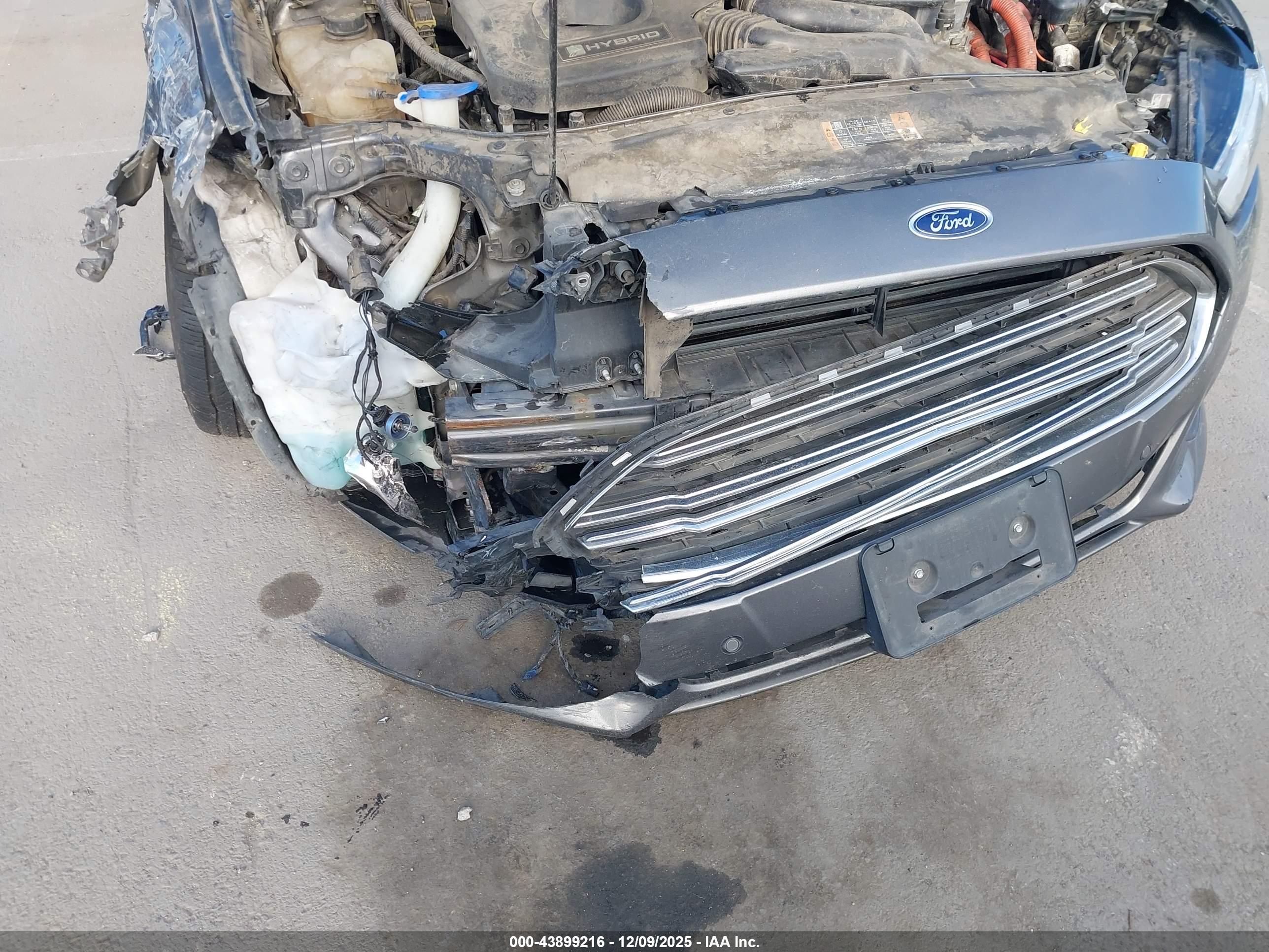 FORD FUSION image 6