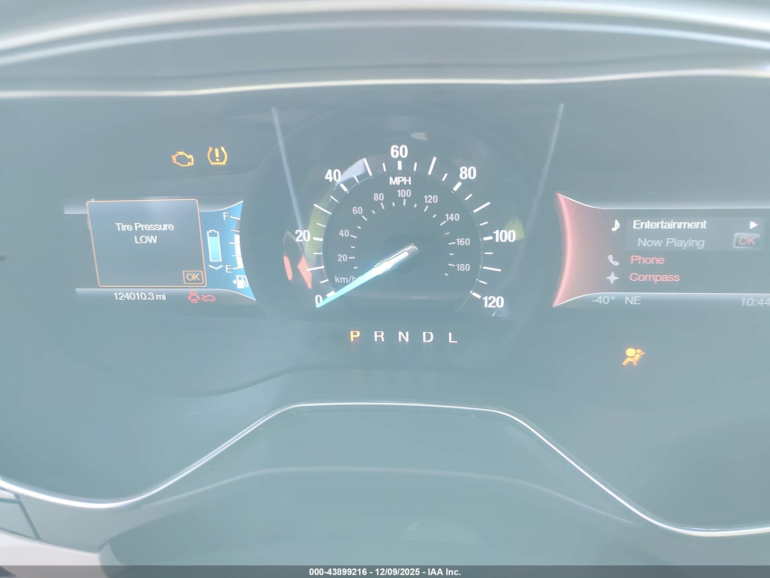 FORD FUSION image 7