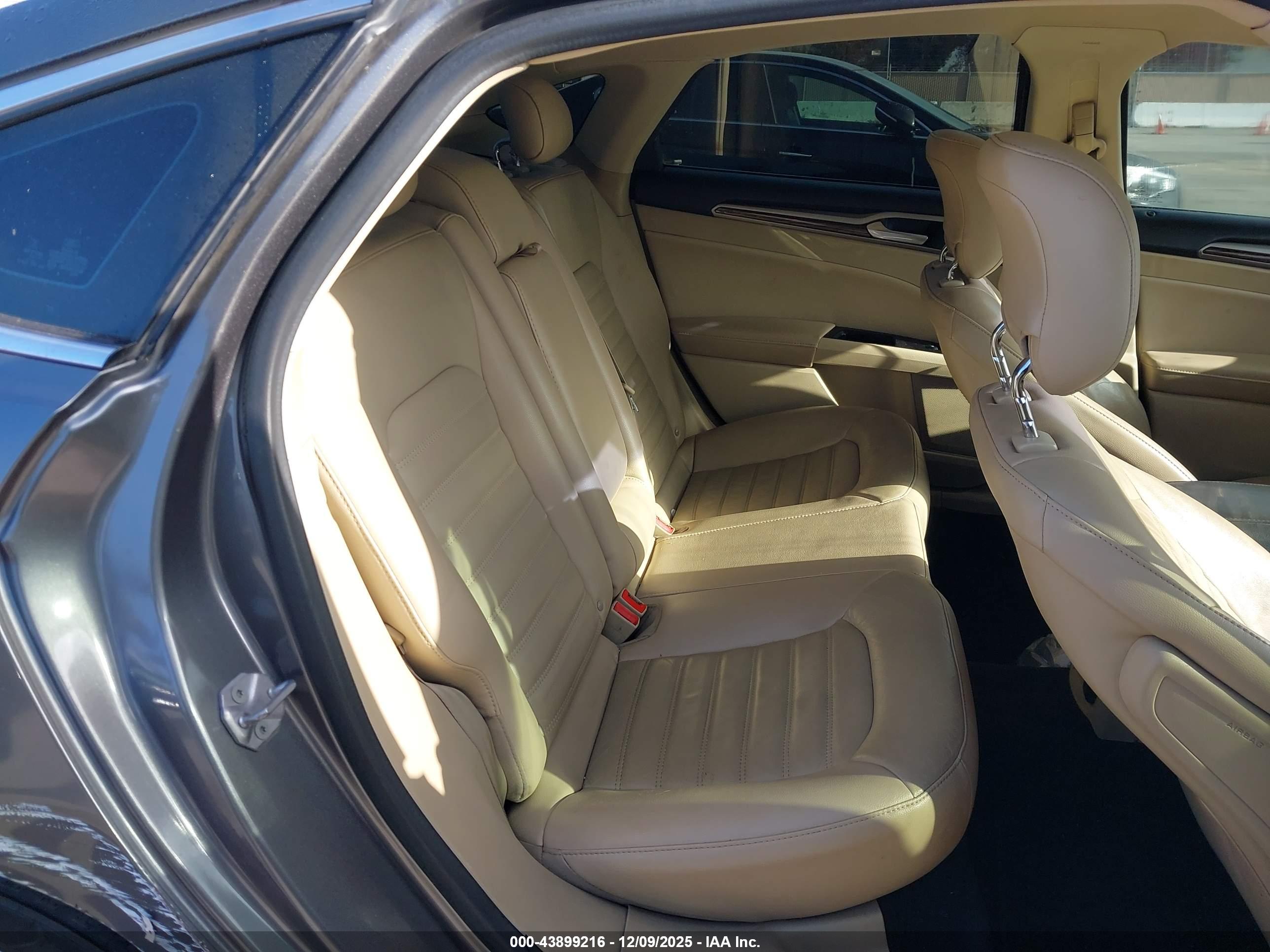 FORD FUSION image 8