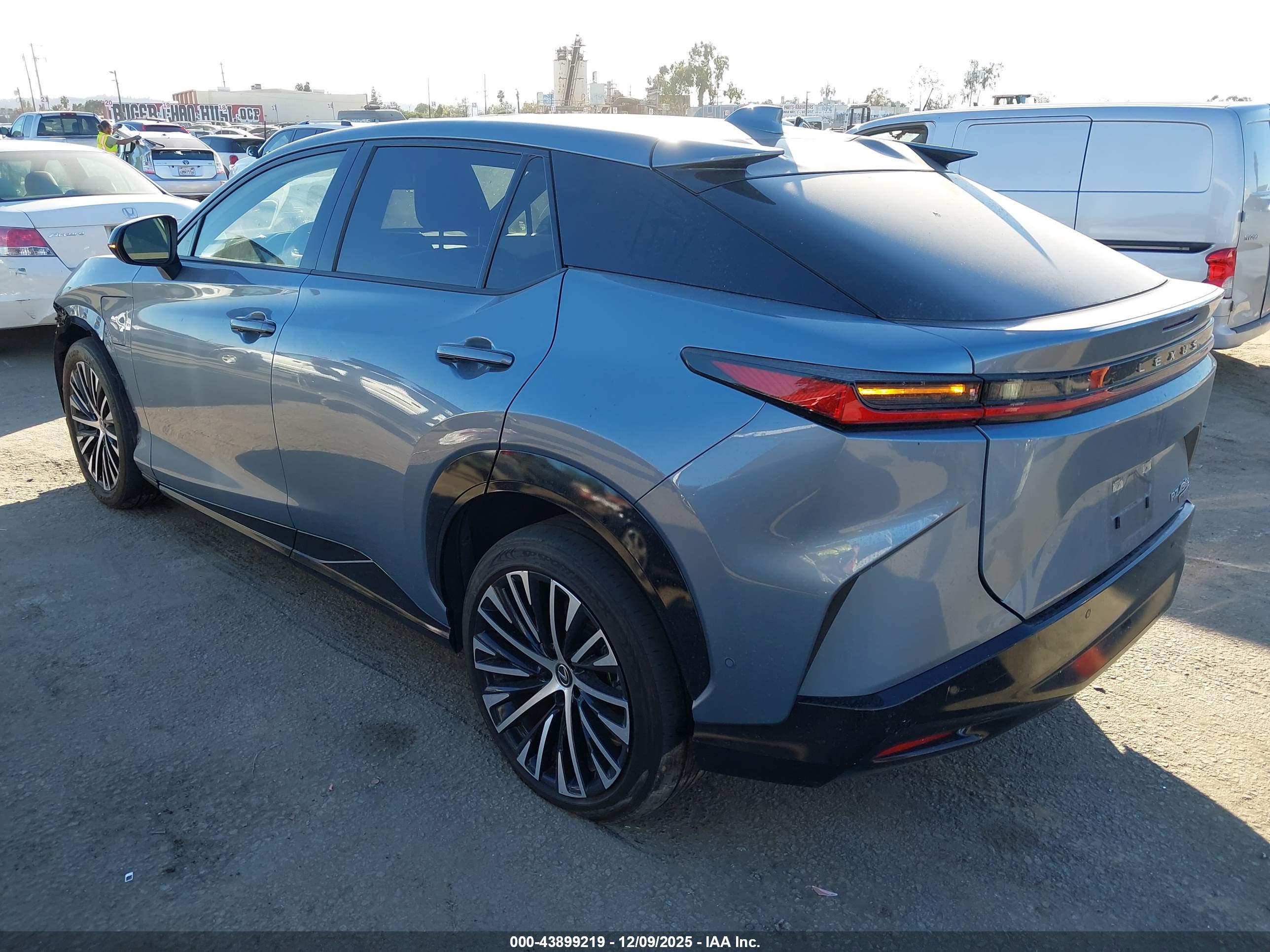 LEXUS RZ image 3