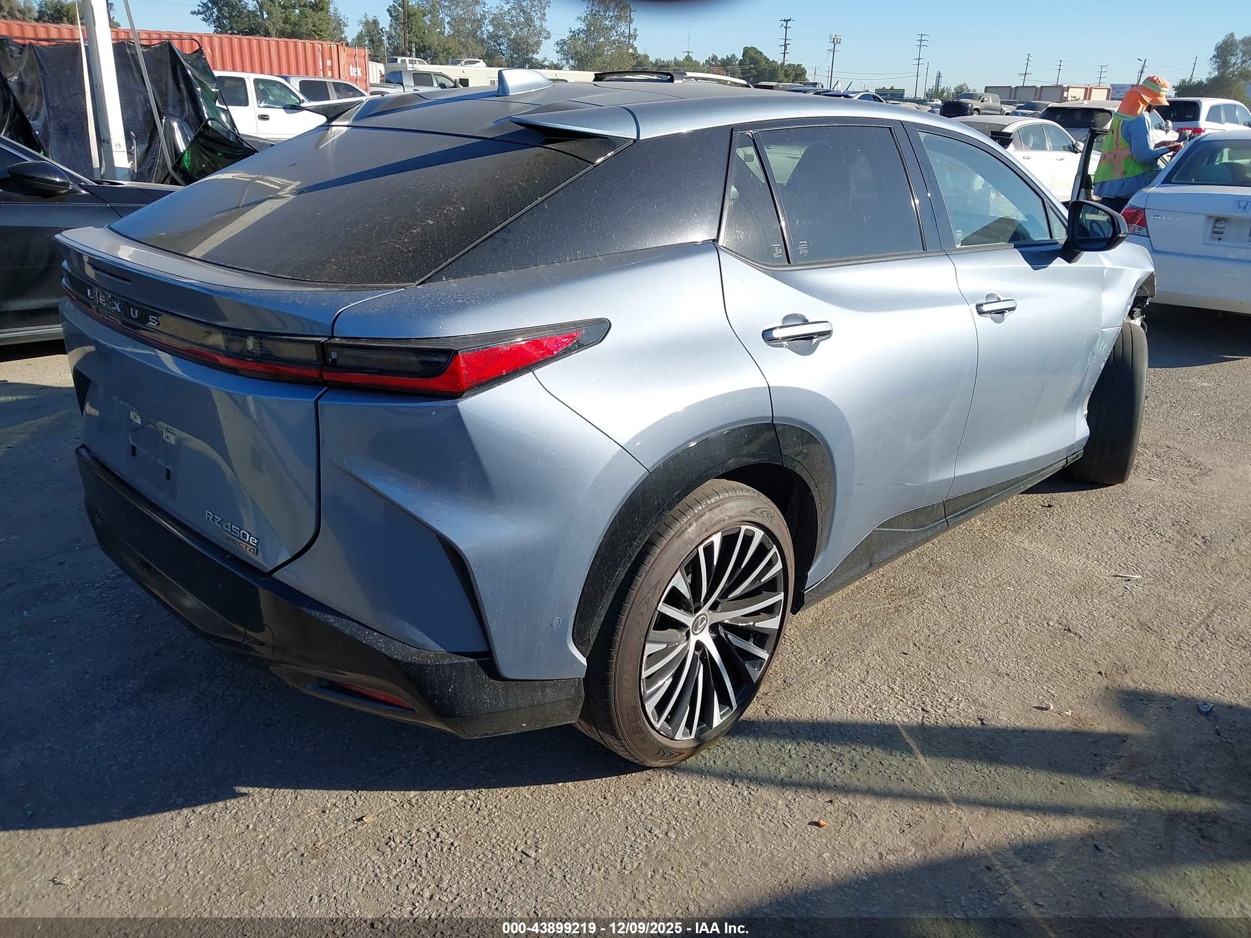 LEXUS RZ image 4