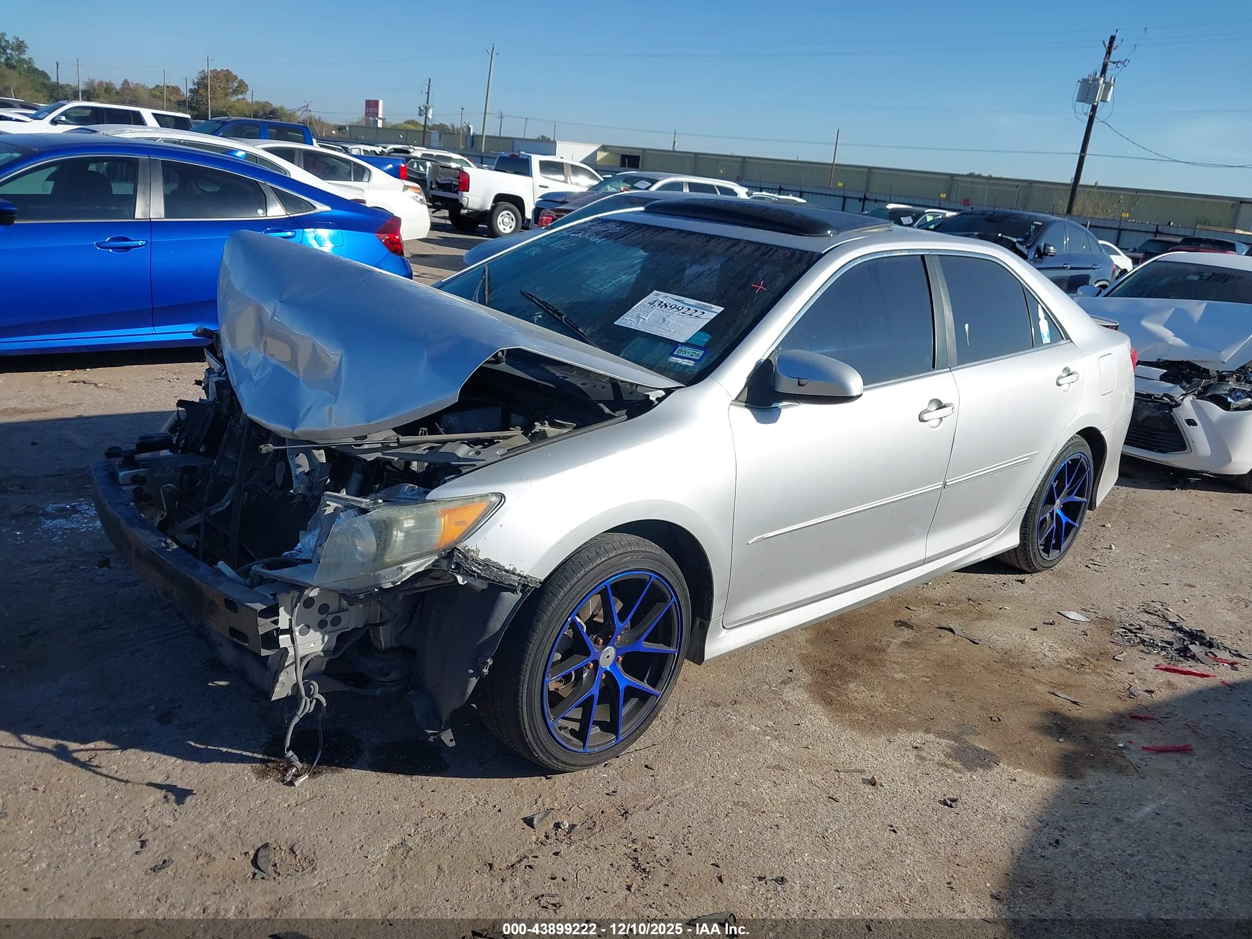 TOYOTA CAMRY image 2