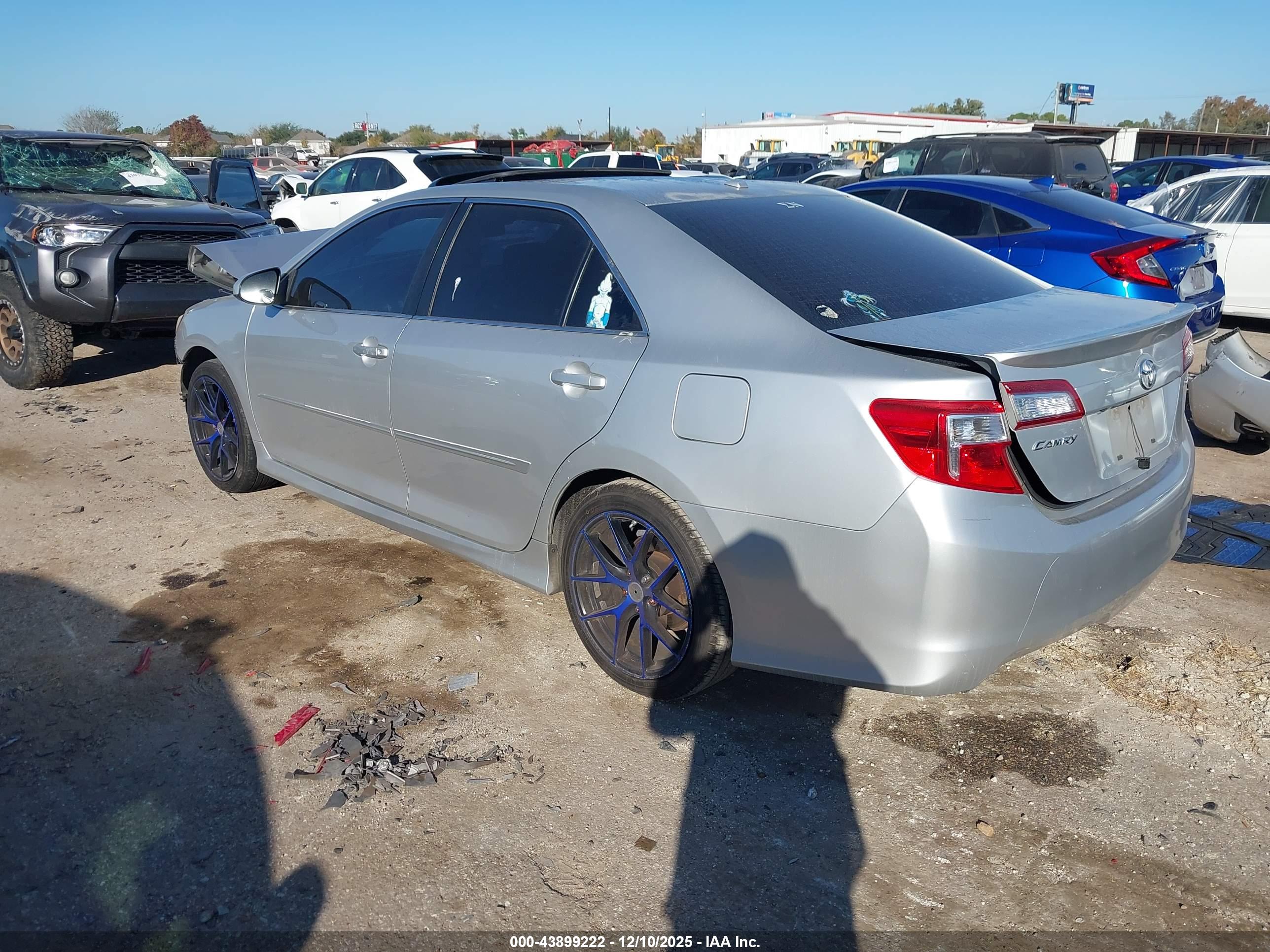 TOYOTA CAMRY image 3