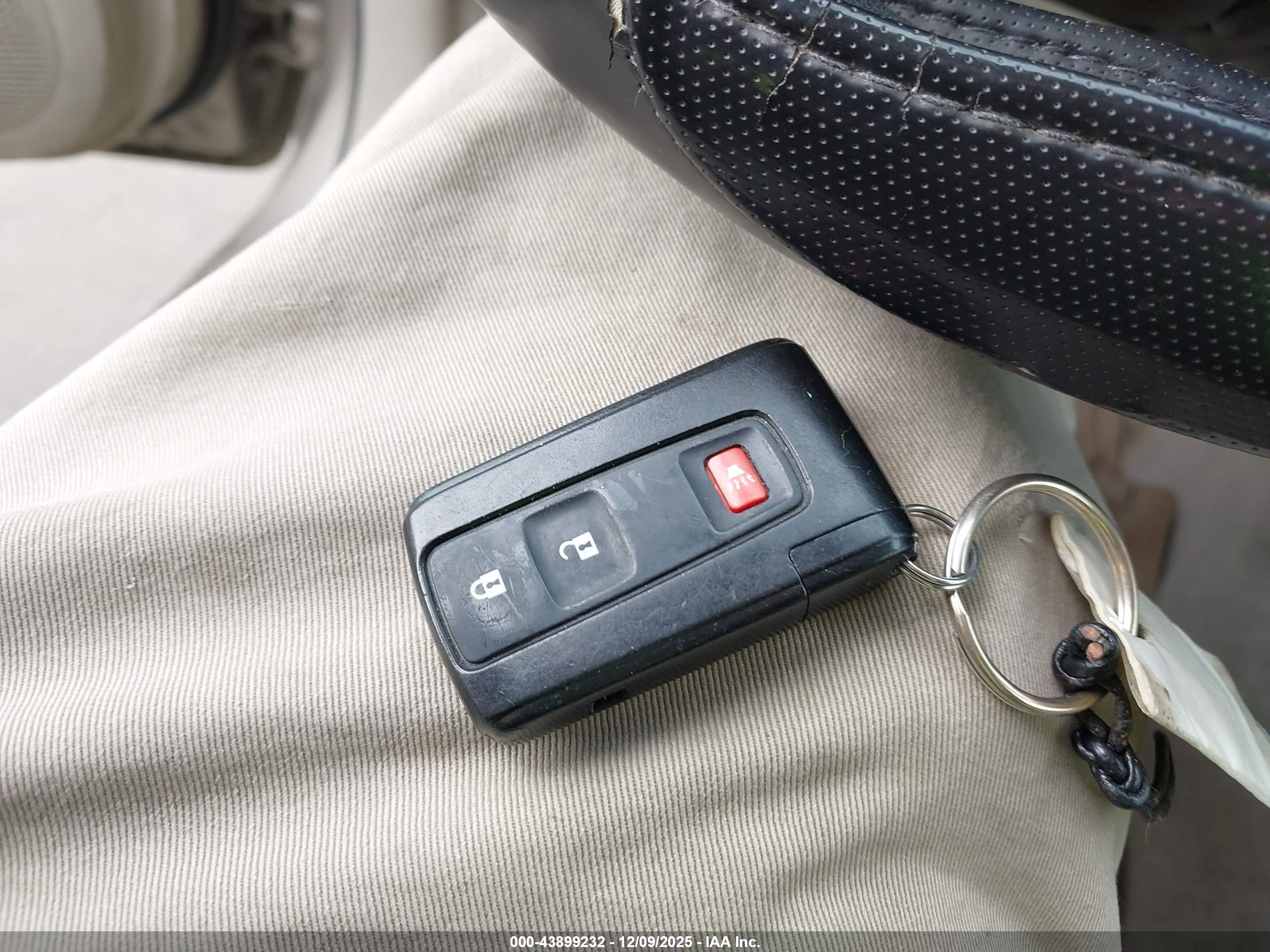 TOYOTA PRIUS image 11