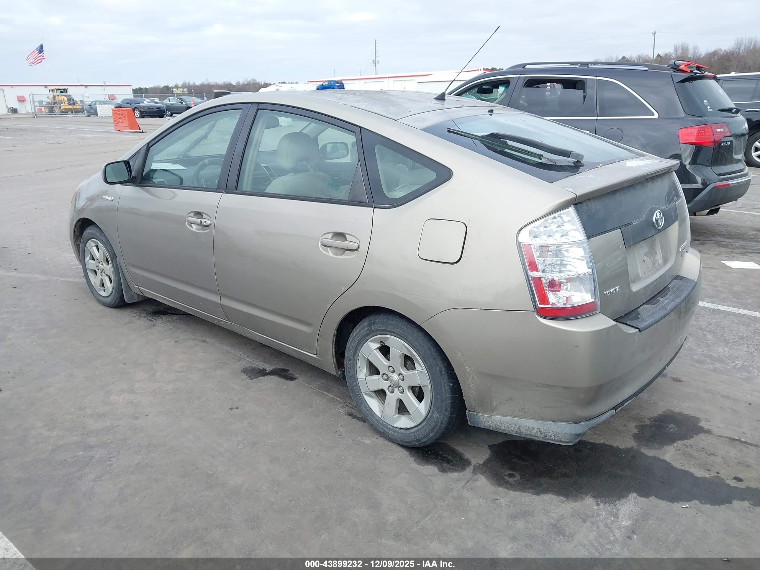 TOYOTA PRIUS image 3