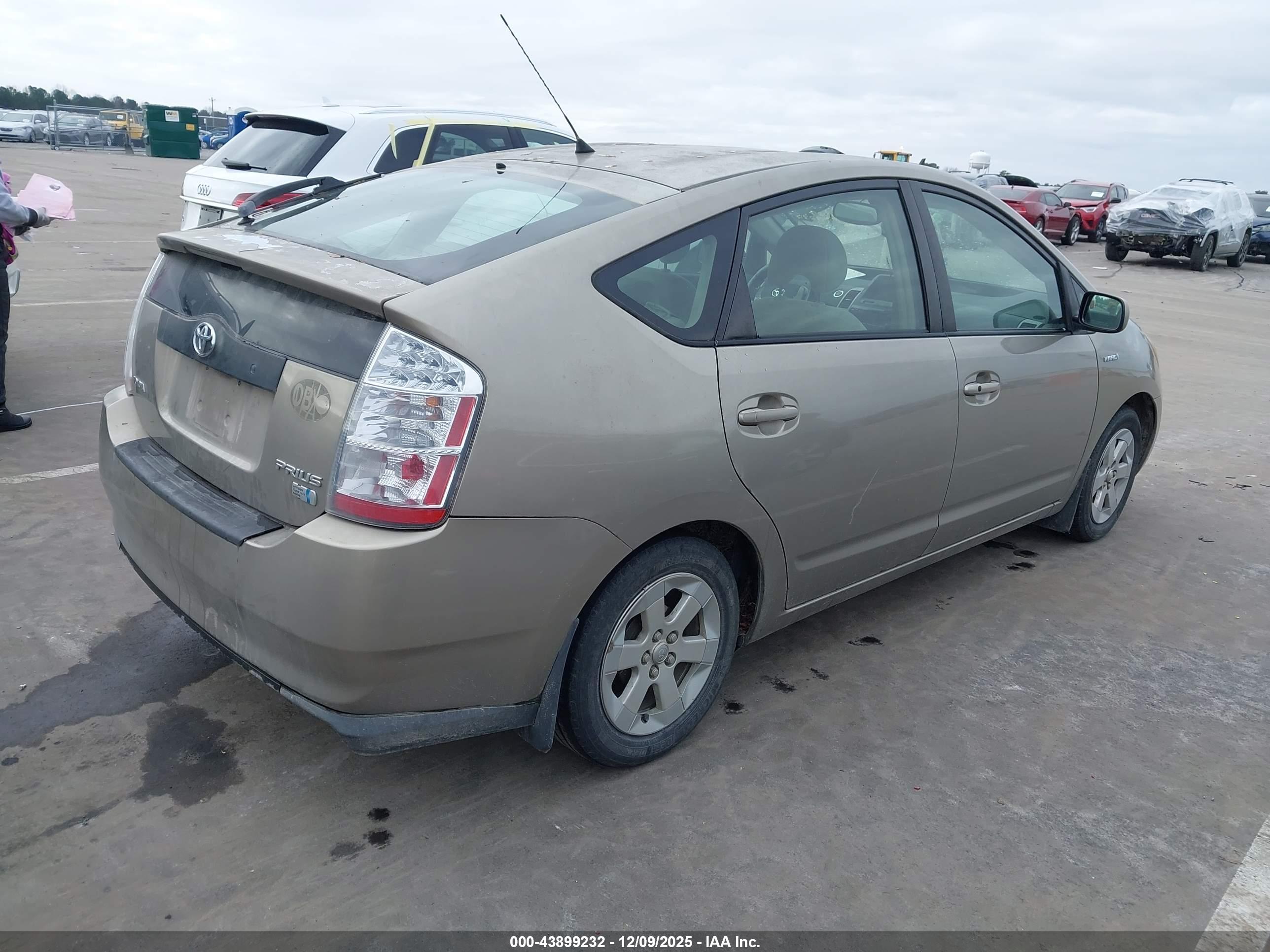 TOYOTA PRIUS image 4