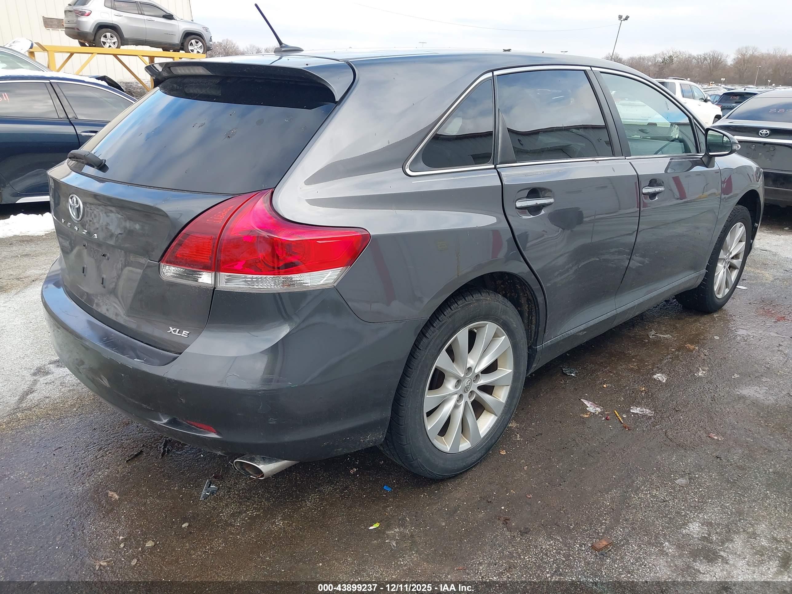 TOYOTA VENZA image 4