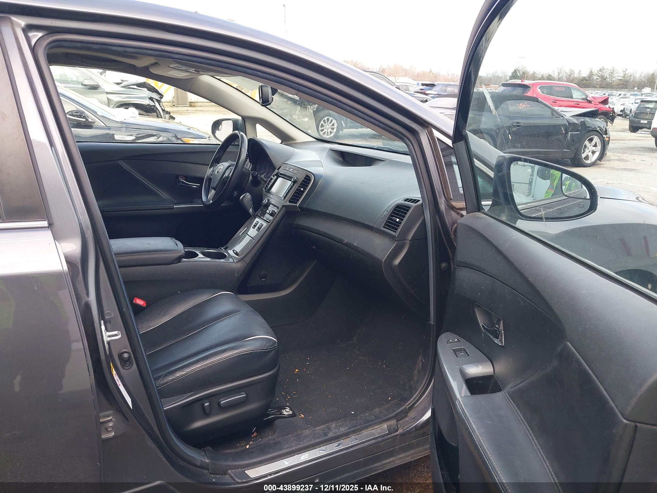 TOYOTA VENZA image 5