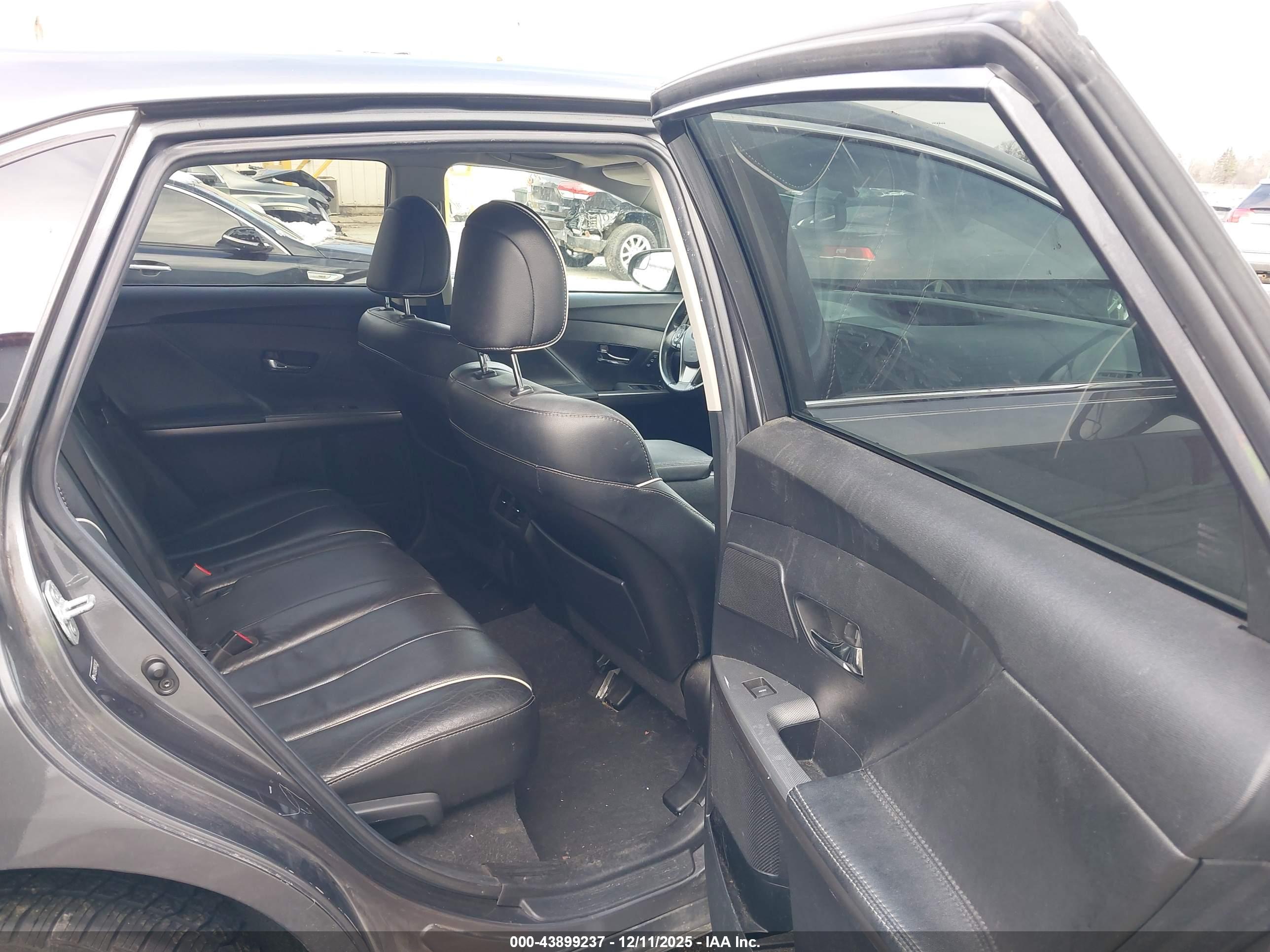 TOYOTA VENZA image 8