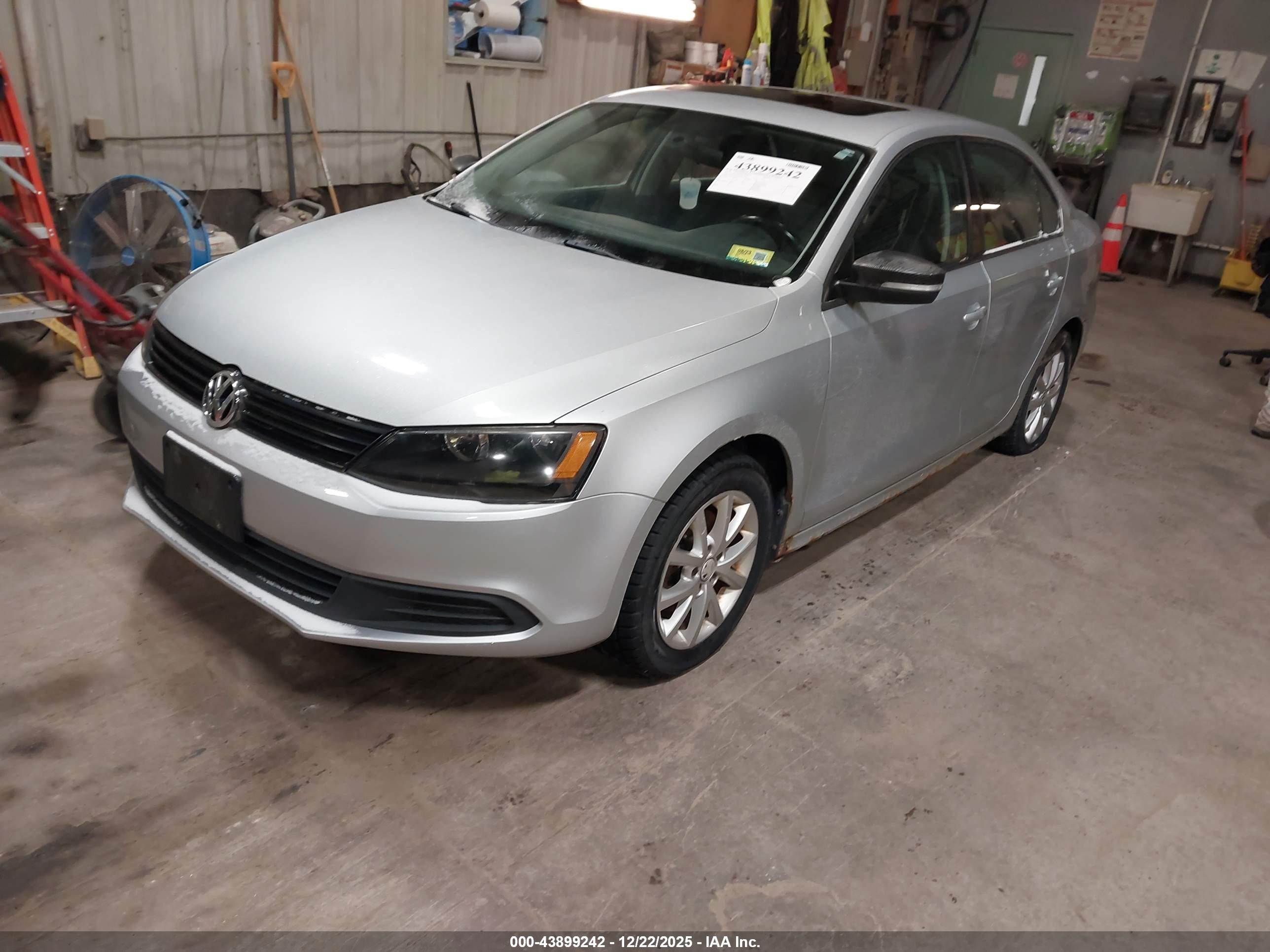 VOLKSWAGEN JETTA image 2