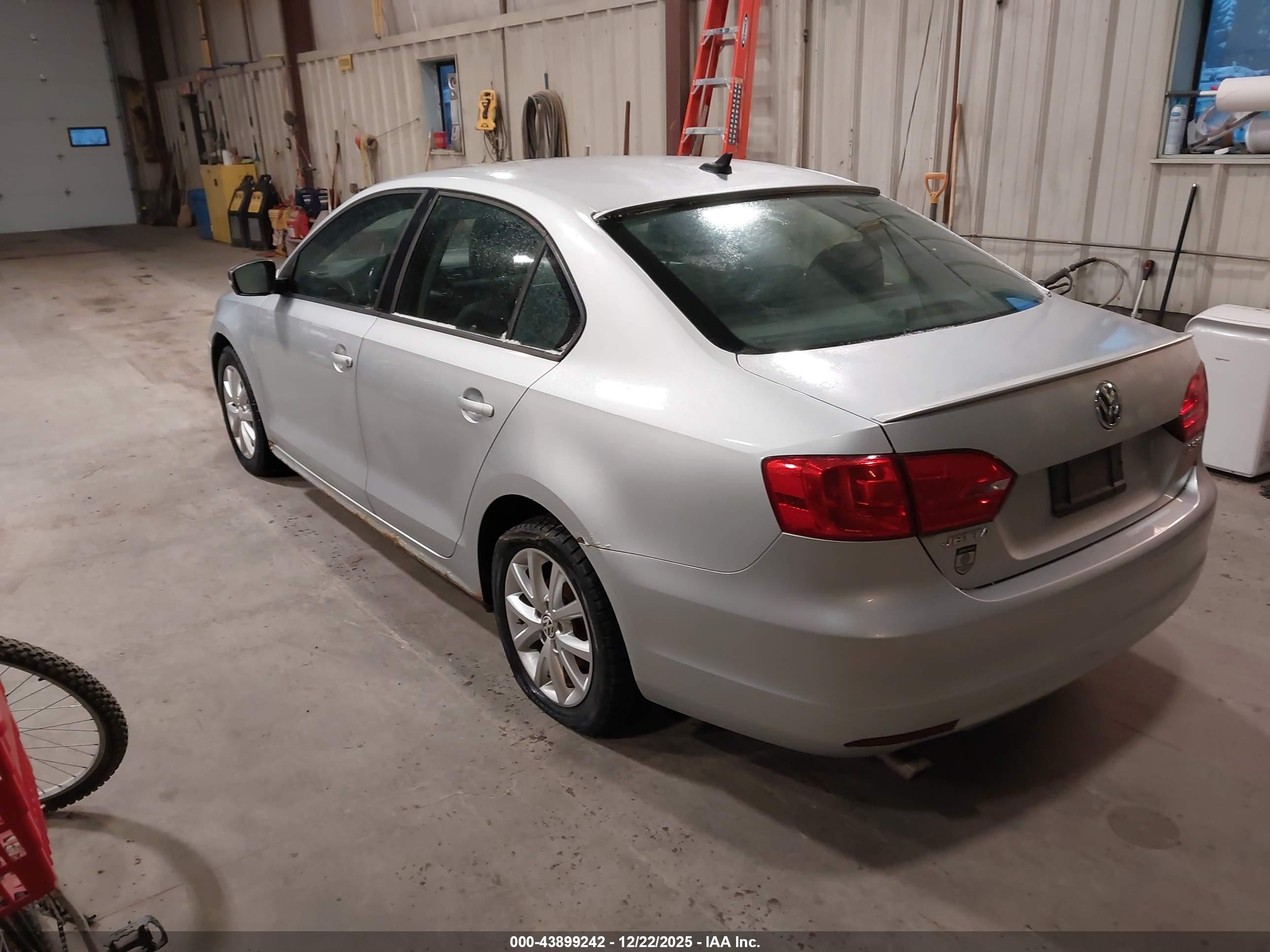 VOLKSWAGEN JETTA image 3