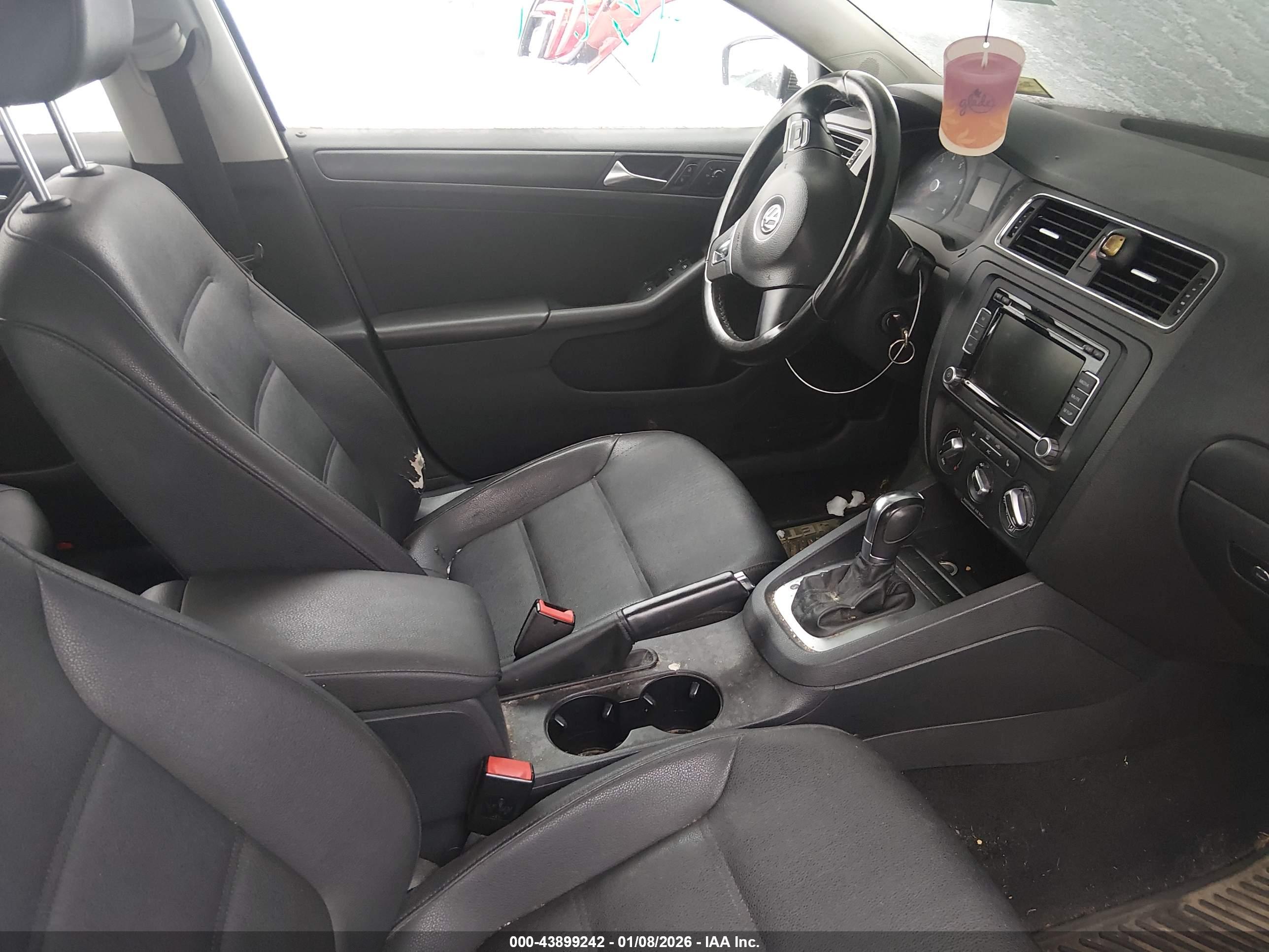 VOLKSWAGEN JETTA image 5